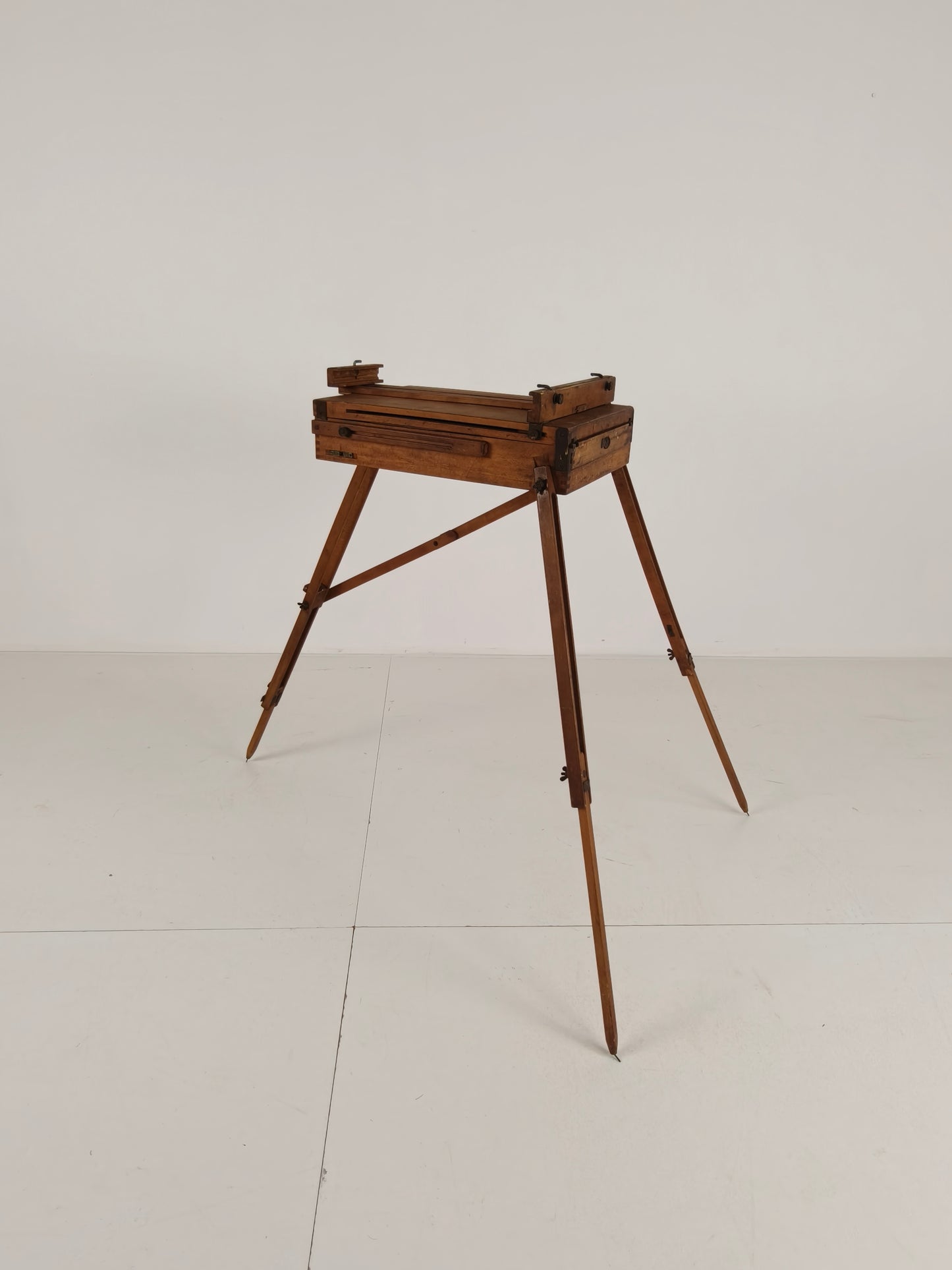 French Metamorphic Traveling Painter’s Box Easel – Grumbacher – BREV. S.G.D.G.