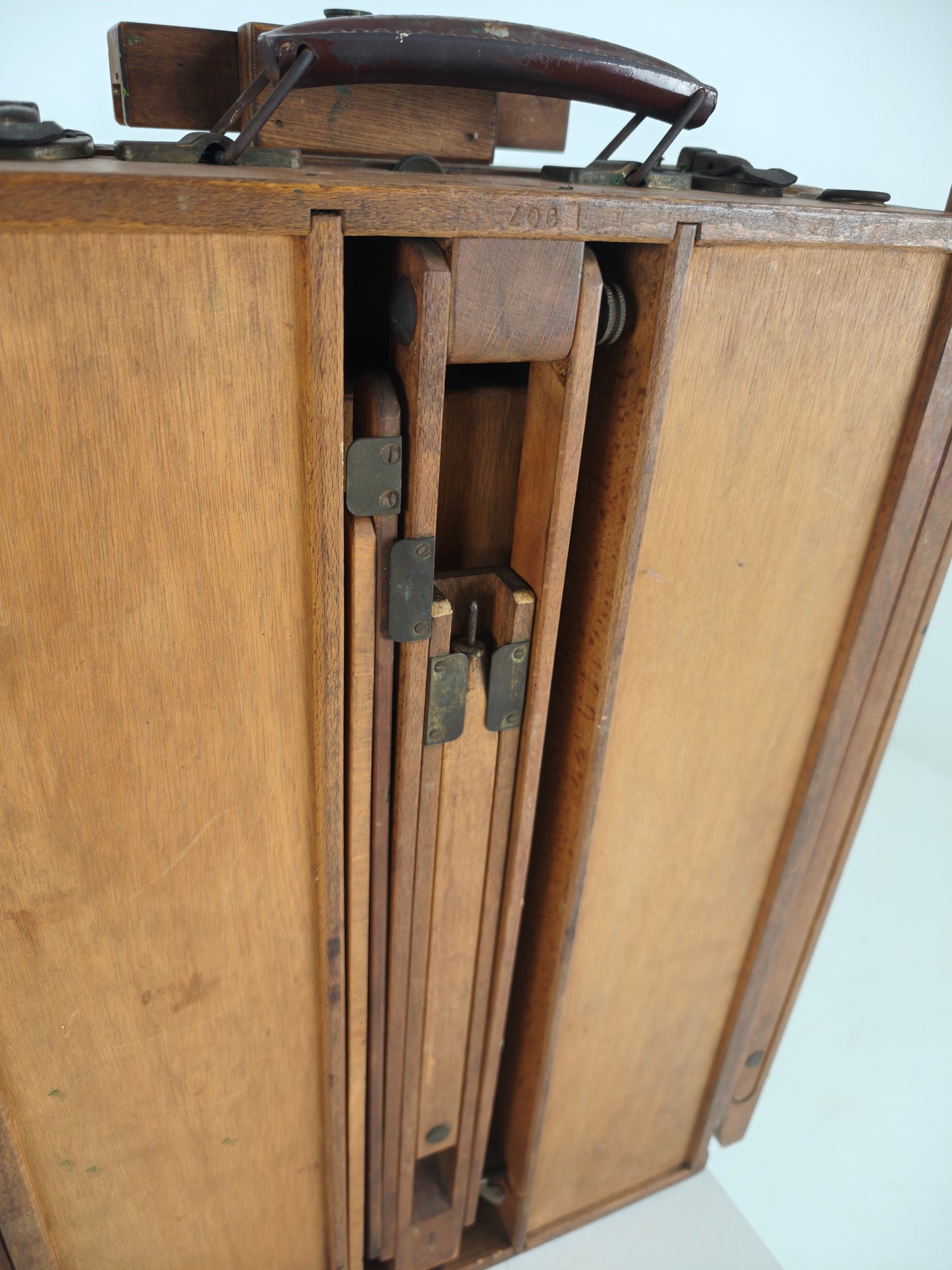French Metamorphic Traveling Painter’s Box Easel – Grumbacher – BREV. S.G.D.G.