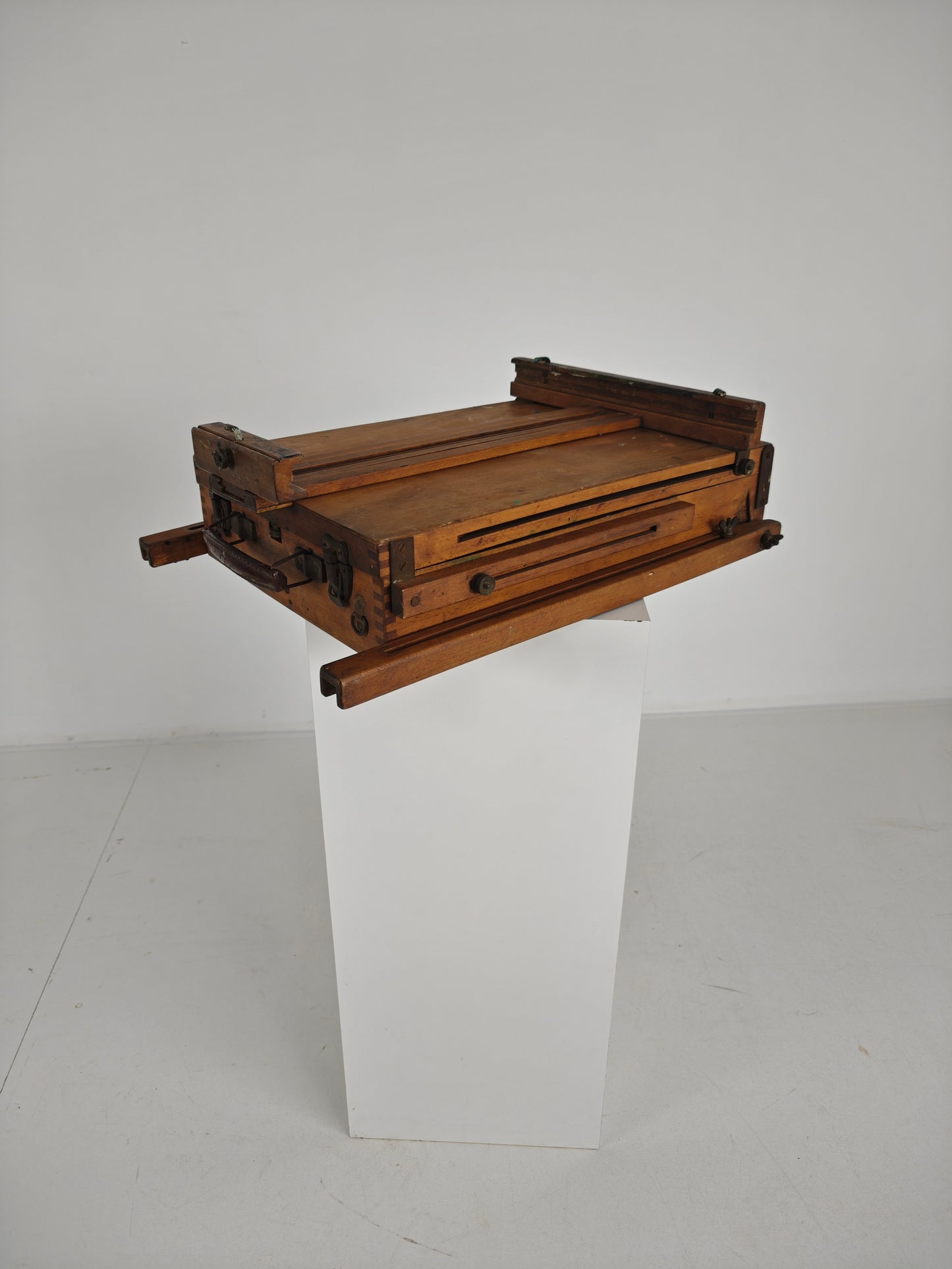 French Metamorphic Traveling Painter’s Box Easel – Grumbacher – BREV. S.G.D.G.