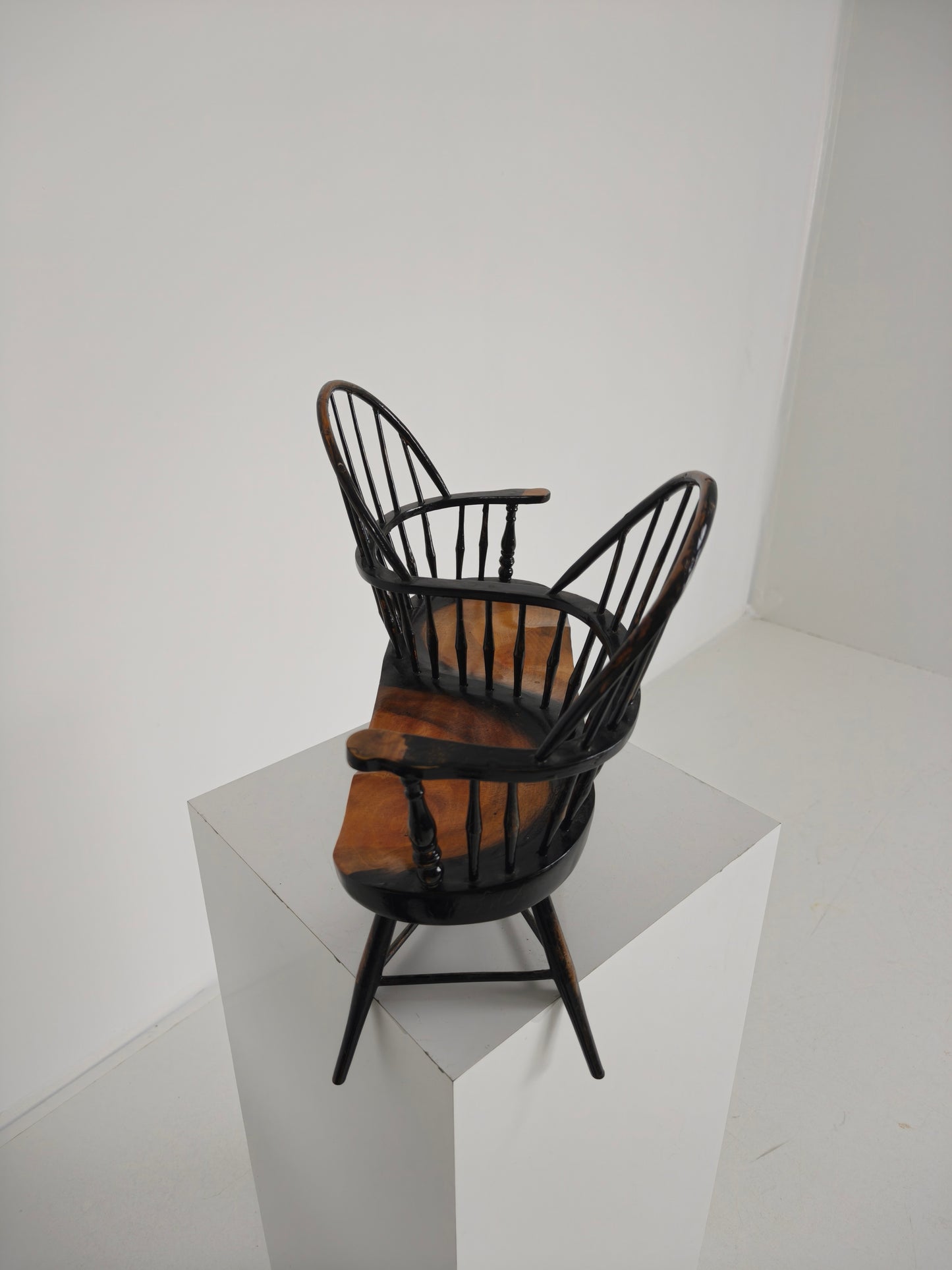 Charming Early 20th Century Decorative Windsor Tête-à-Tête Loveseat – Scale Model