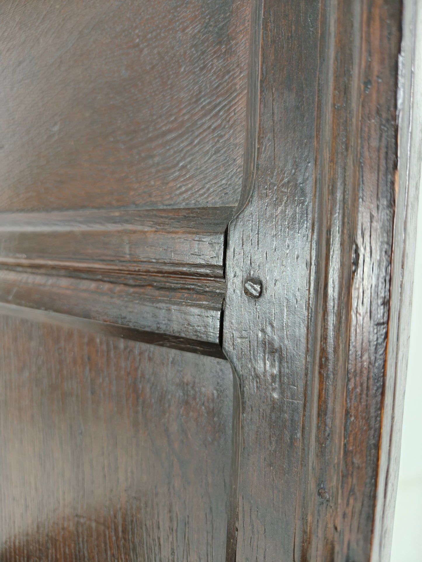 18th Century English Fireplace Chair – High Back with 5 Legs