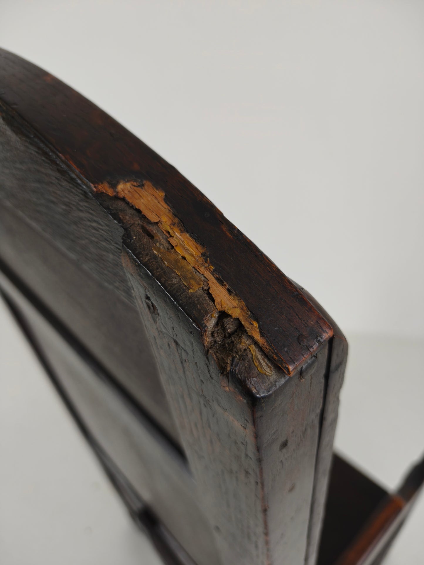 18th Century English Fireplace Chair – High Back with 5 Legs