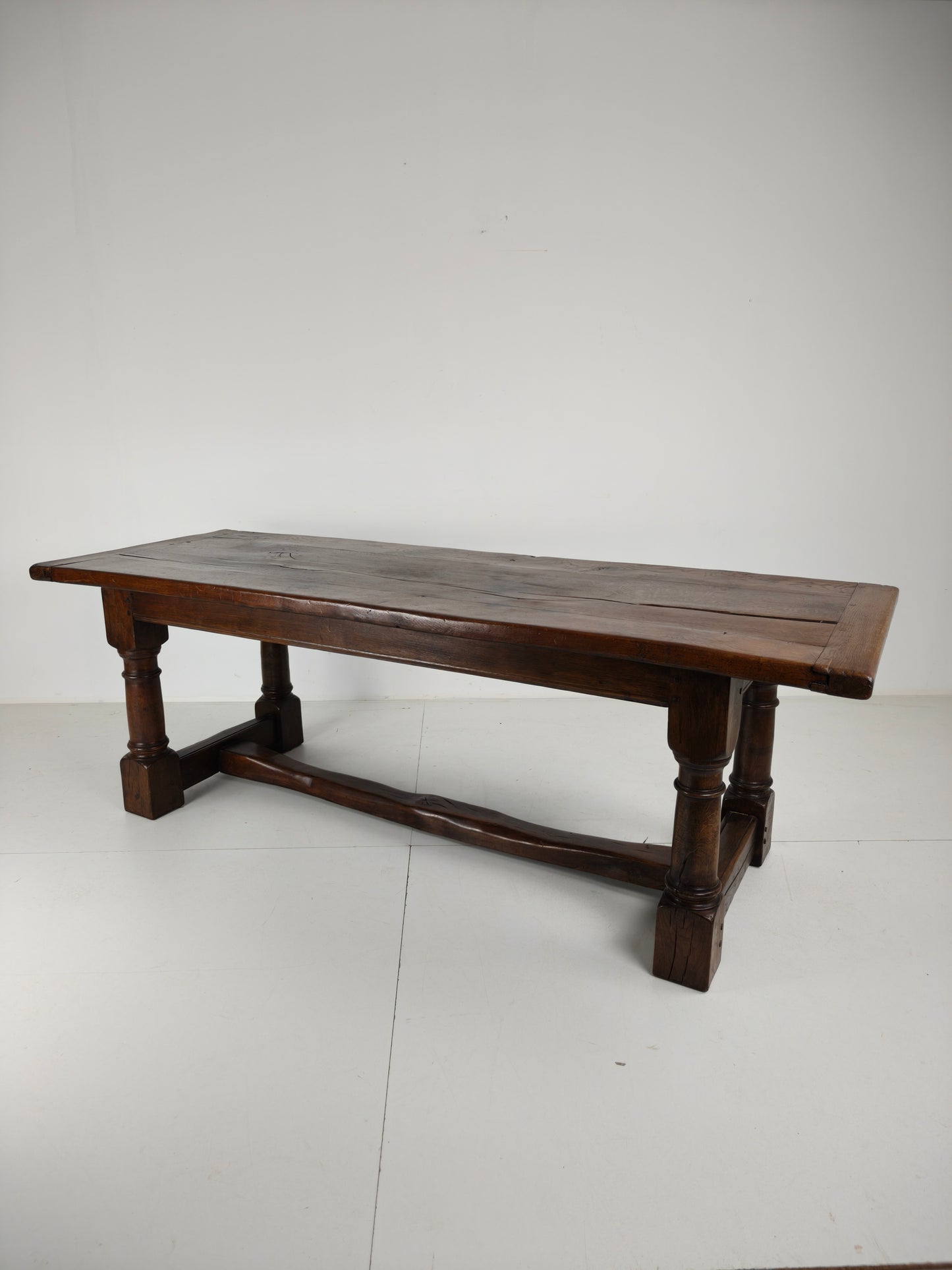 Solid English Oak Dining Table – 20th Century with Beautiful Grain & Patina