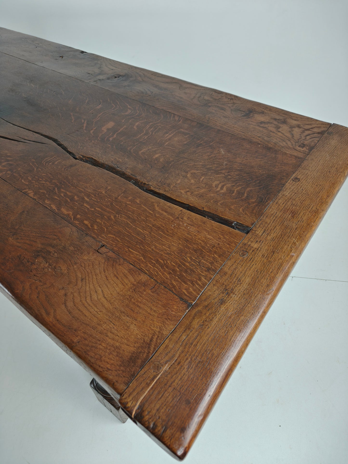 Solid English Oak Dining Table – 20th Century with Beautiful Grain & Patina