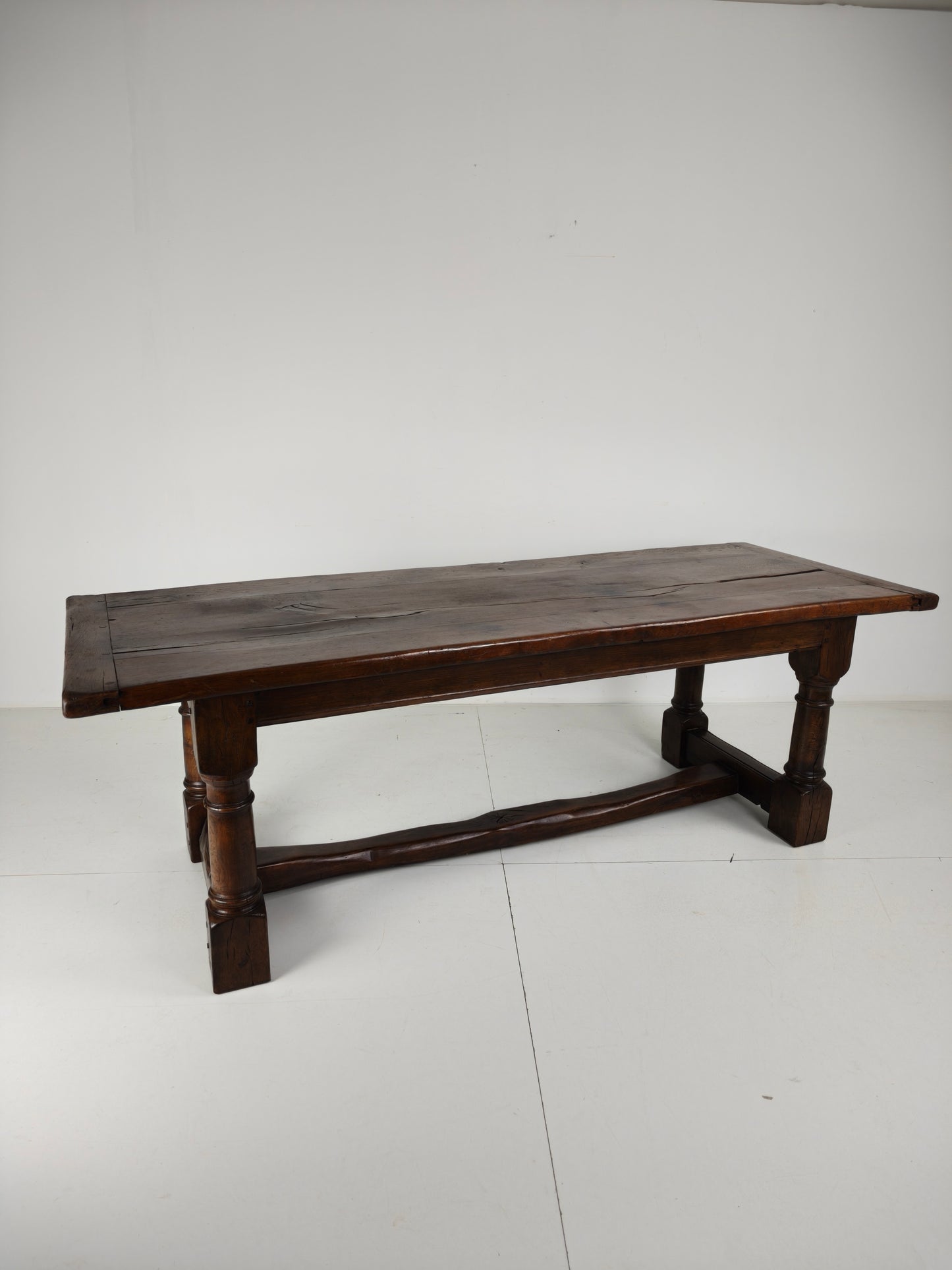 Solid English Oak Dining Table – 20th Century with Beautiful Grain & Patina