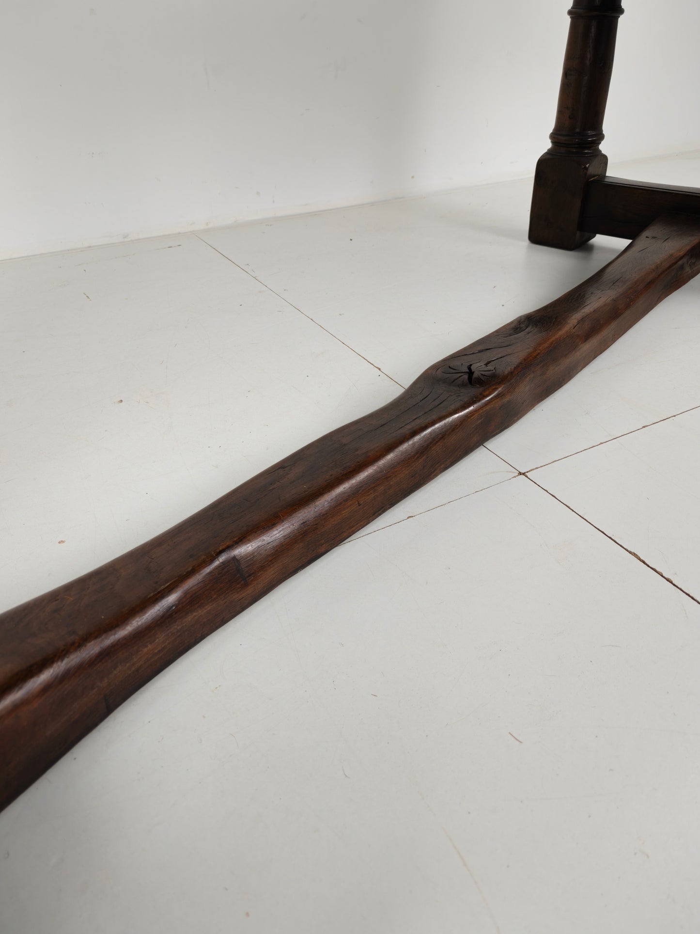 Solid English Oak Dining Table – 20th Century with Beautiful Grain & Patina