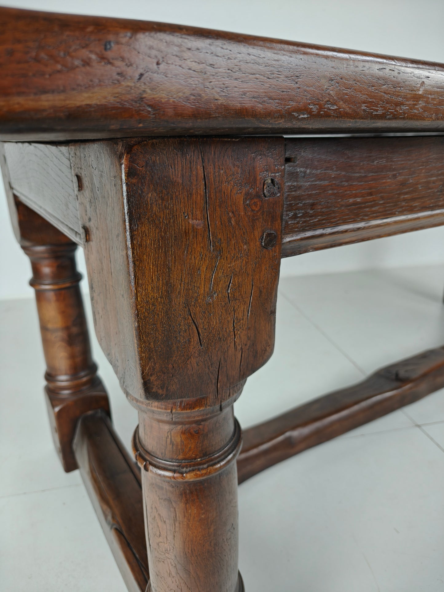 Solid English Oak Dining Table – 20th Century with Beautiful Grain & Patina