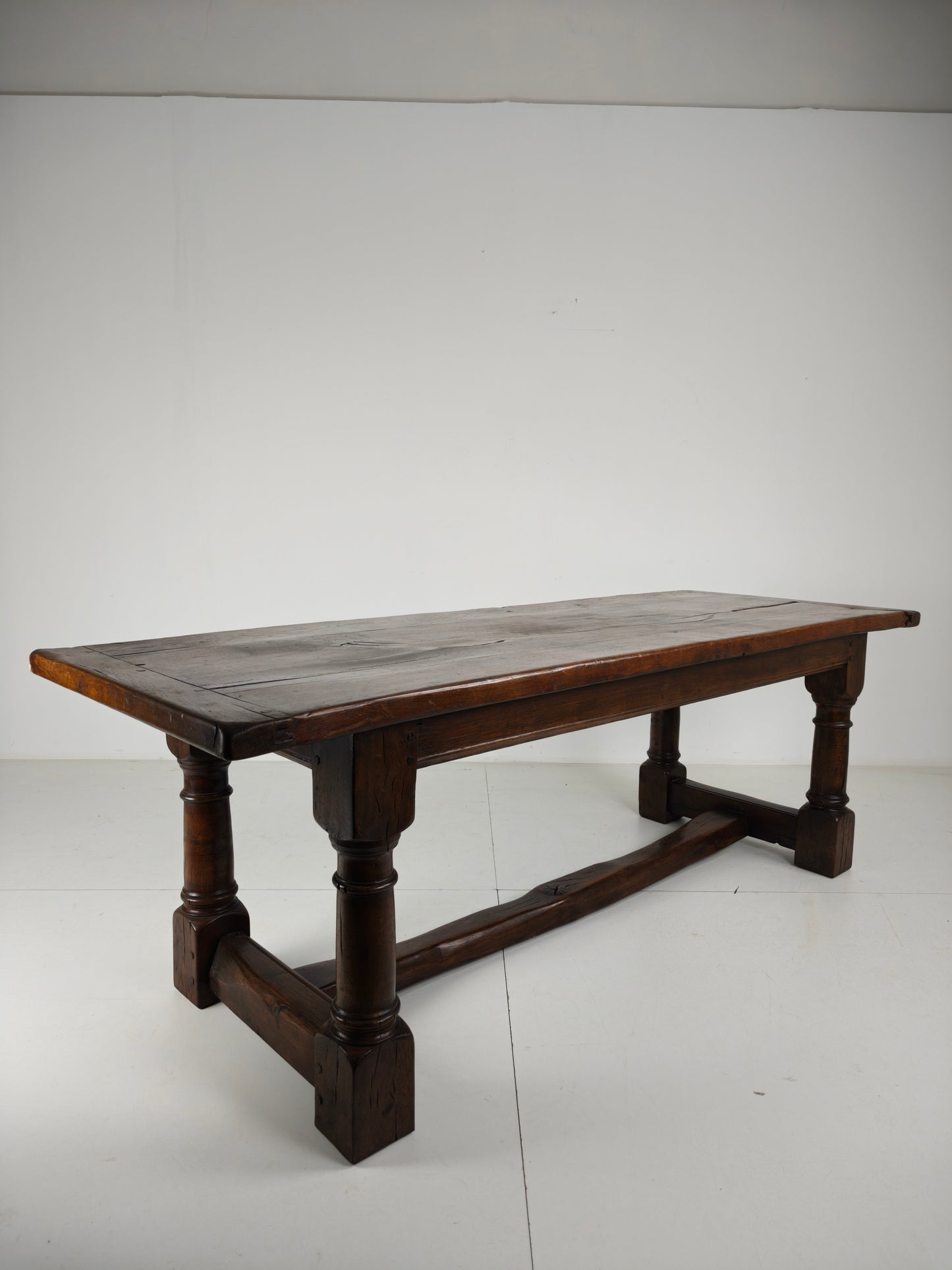 Solid English Oak Dining Table – 20th Century with Beautiful Grain & Patina