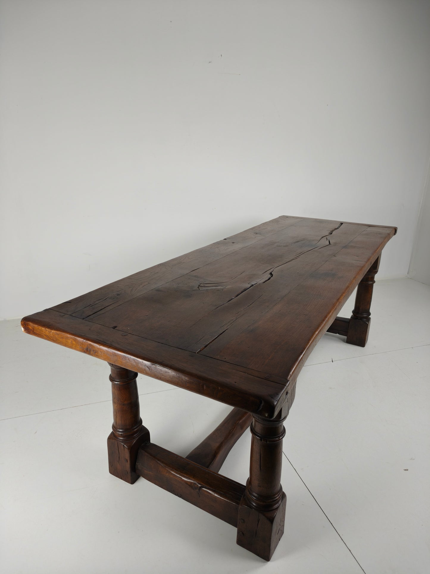 Solid English Oak Dining Table – 20th Century with Beautiful Grain & Patina
