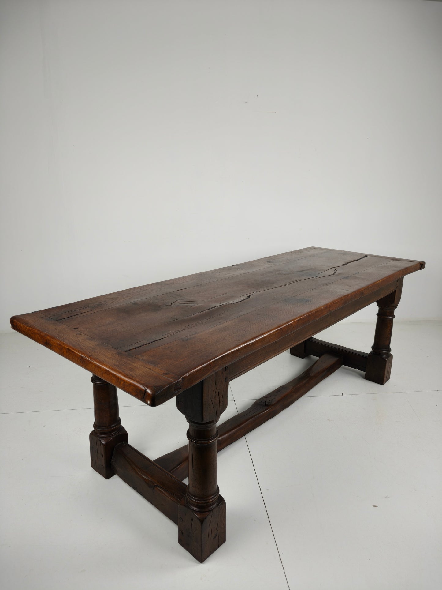 Solid English Oak Dining Table – 20th Century with Beautiful Grain & Patina