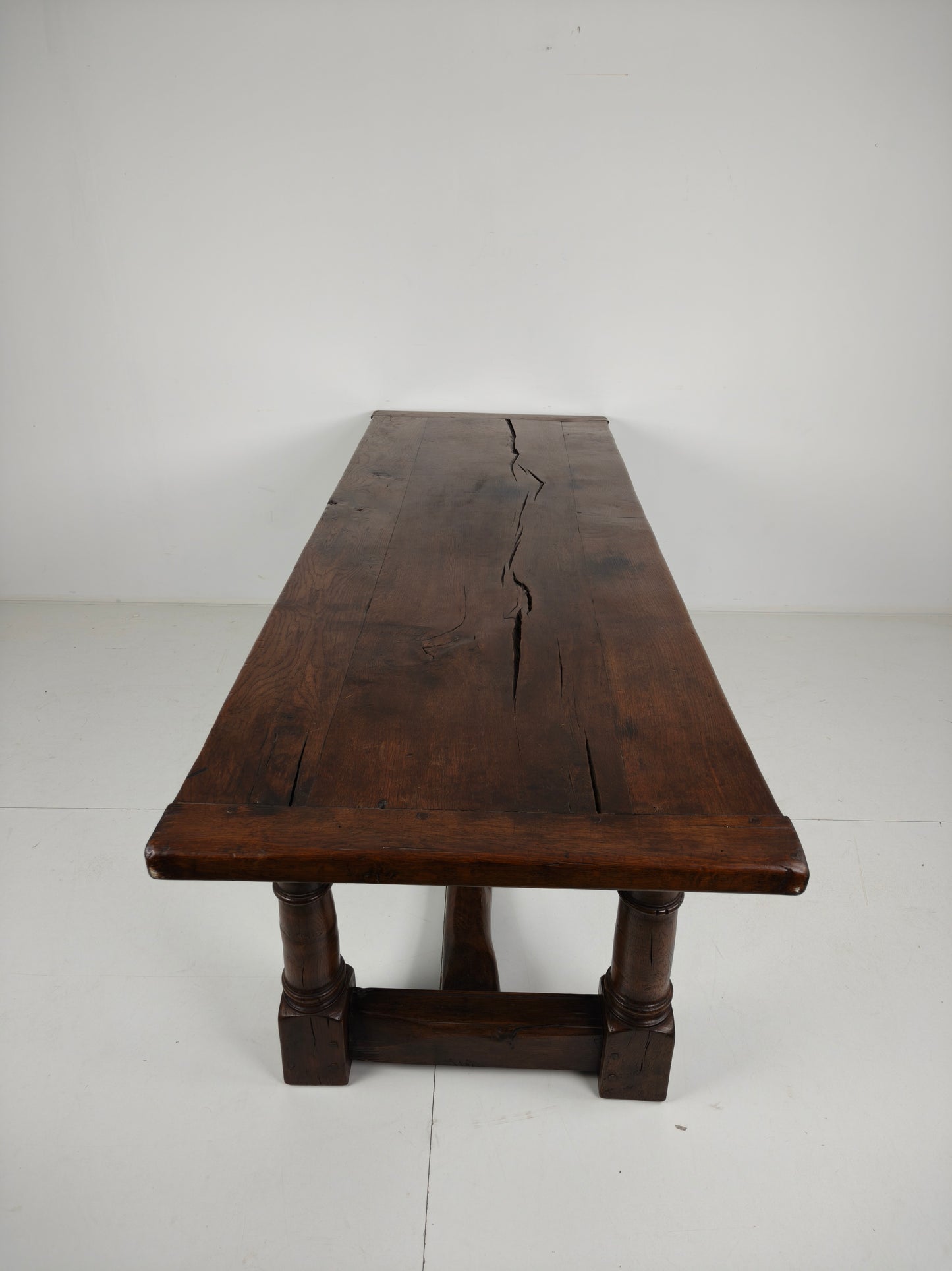 Solid English Oak Dining Table – 20th Century with Beautiful Grain & Patina