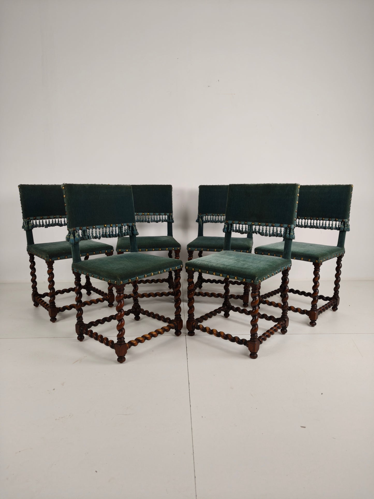 18th-Century Chairs – Twisted Legs – Blue Upholstery