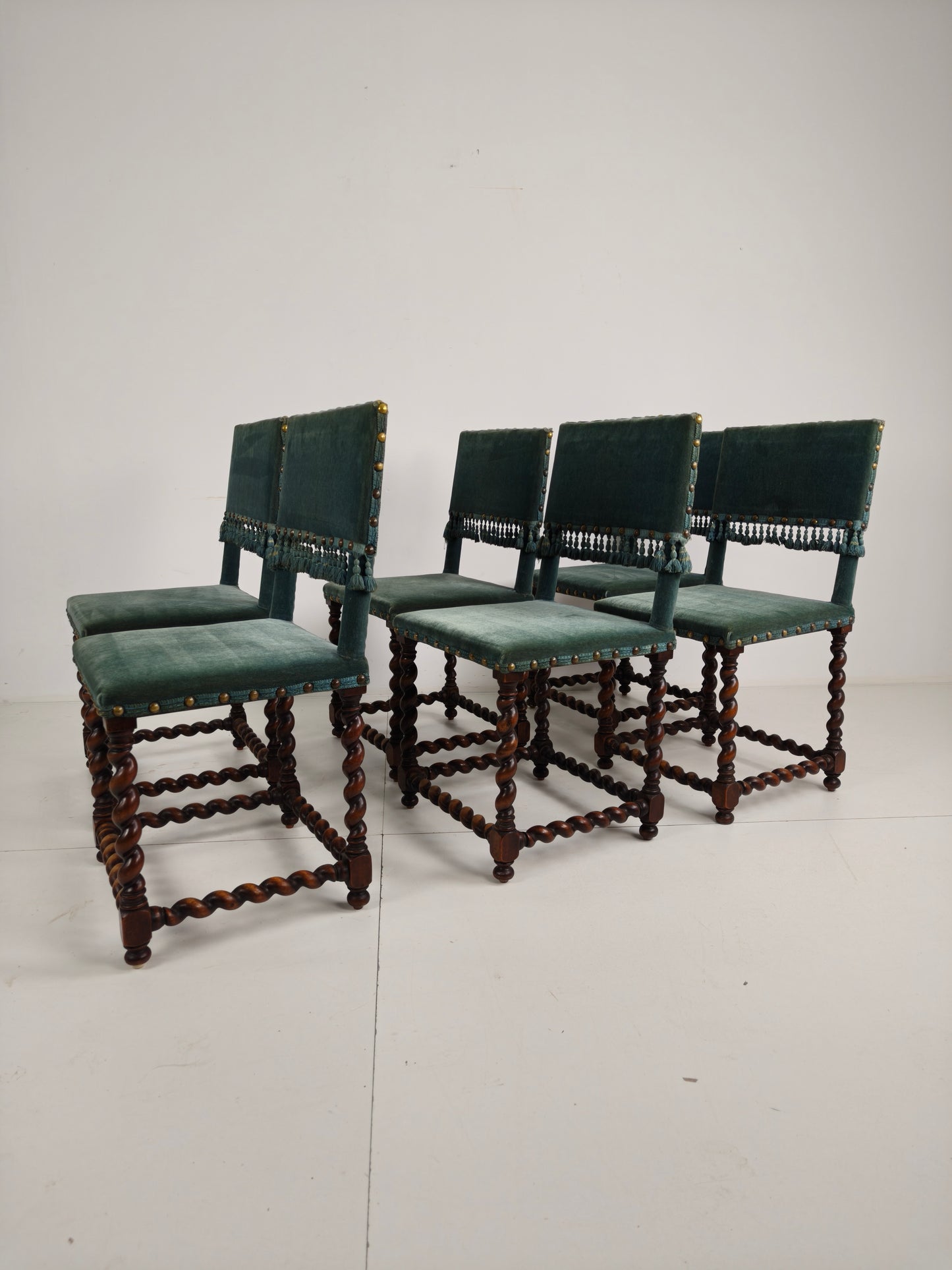 18th-Century Chairs – Twisted Legs – Blue Upholstery
