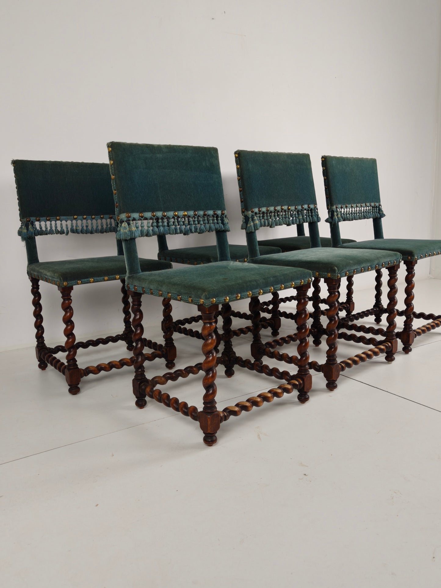 18th-Century Chairs – Twisted Legs – Blue Upholstery
