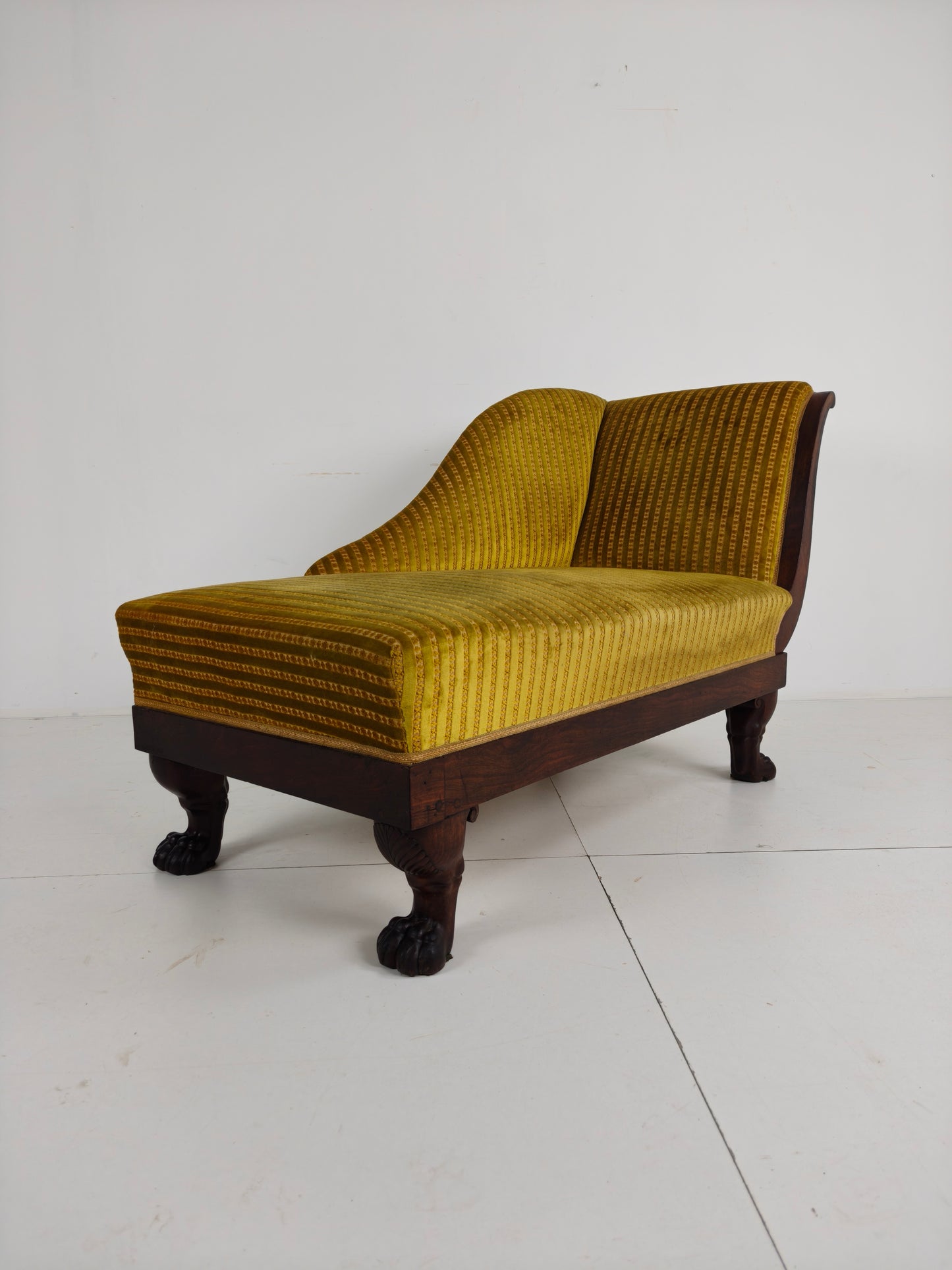 Stunning Mahogany Empire Chaise Longue – c. 1800–1830 – Carved Lion Paw Feet