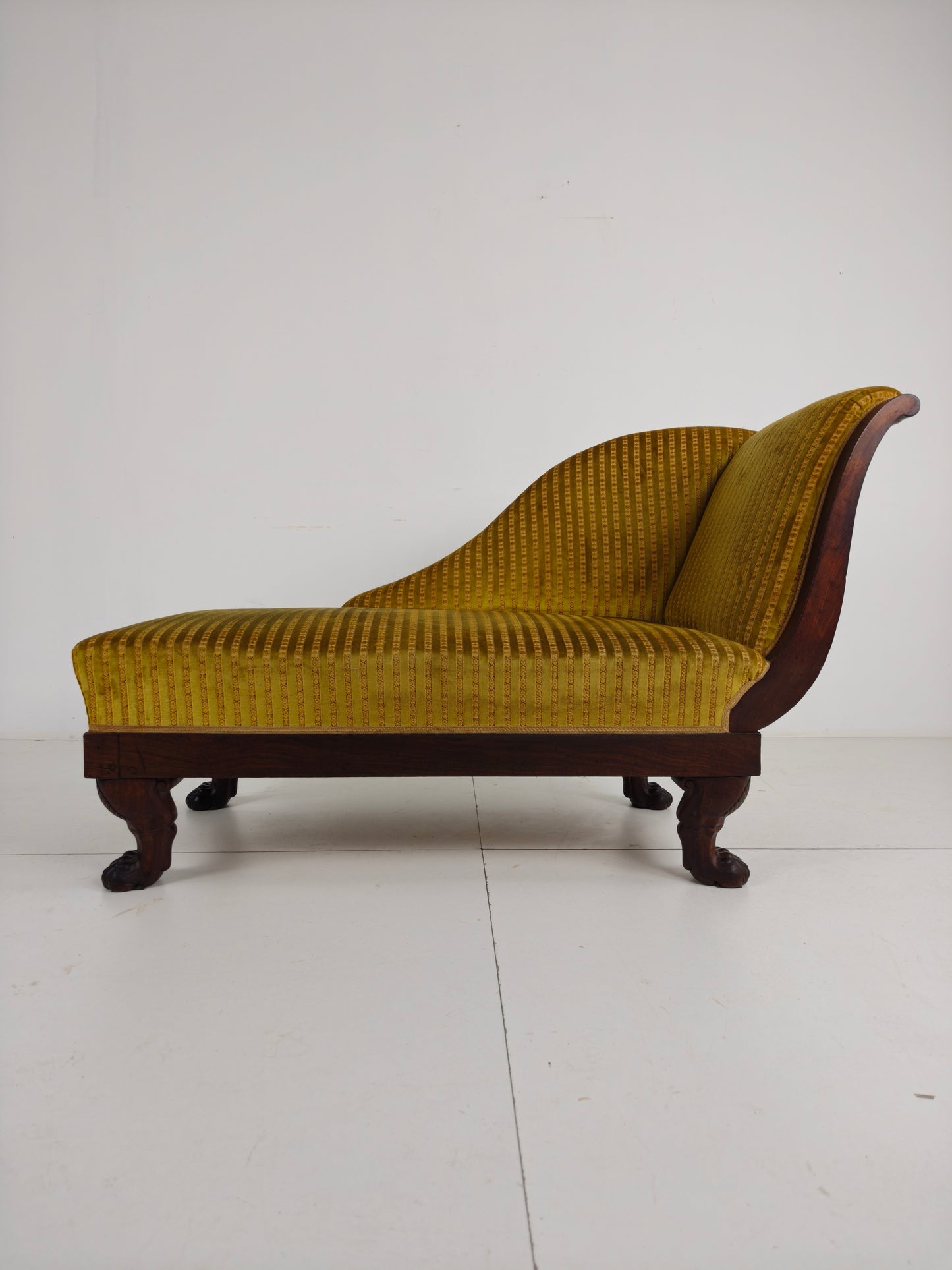 Stunning Mahogany Empire Chaise Longue – c. 1800–1830 – Carved Lion Paw Feet