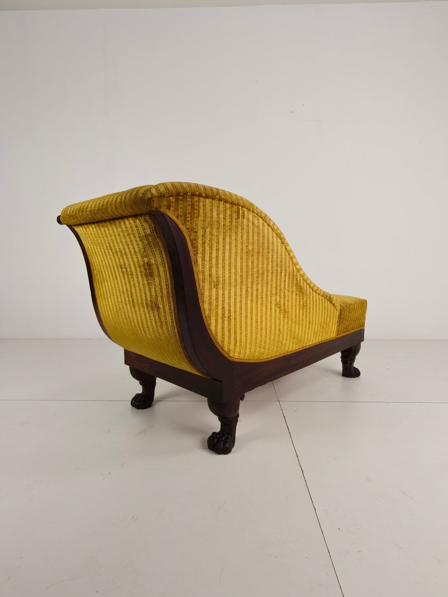 Stunning Mahogany Empire Chaise Longue – c. 1800–1830 – Carved Lion Paw Feet