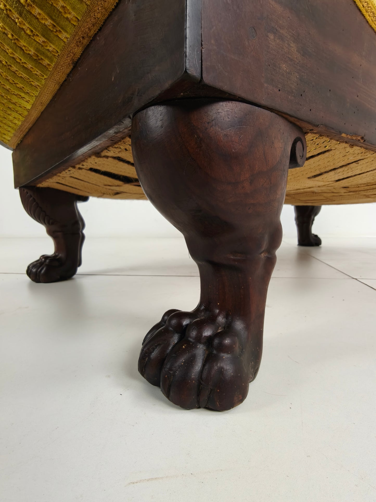 Stunning Mahogany Empire Chaise Longue – c. 1800–1830 – Carved Lion Paw Feet