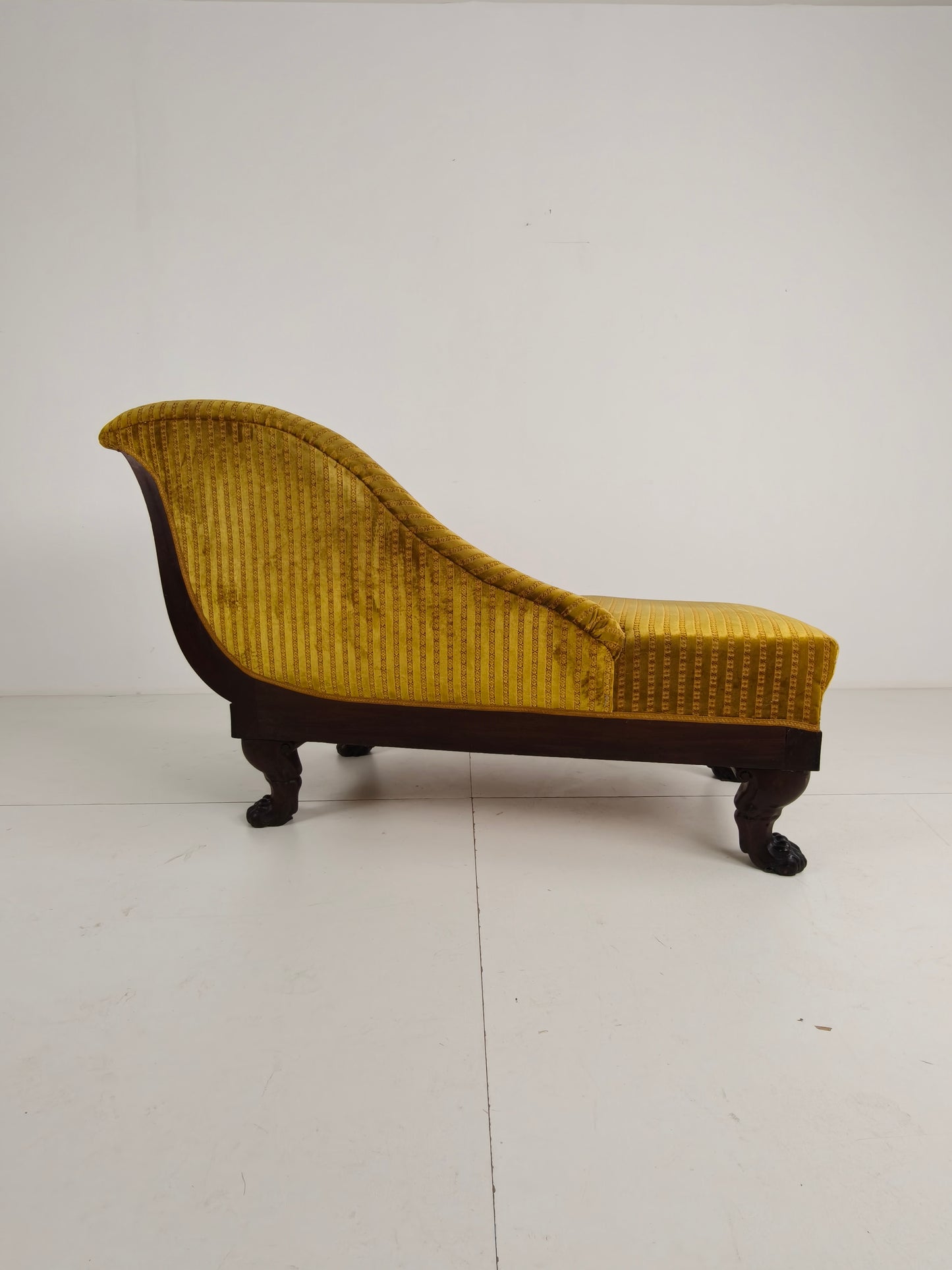 Stunning Mahogany Empire Chaise Longue – c. 1800–1830 – Carved Lion Paw Feet