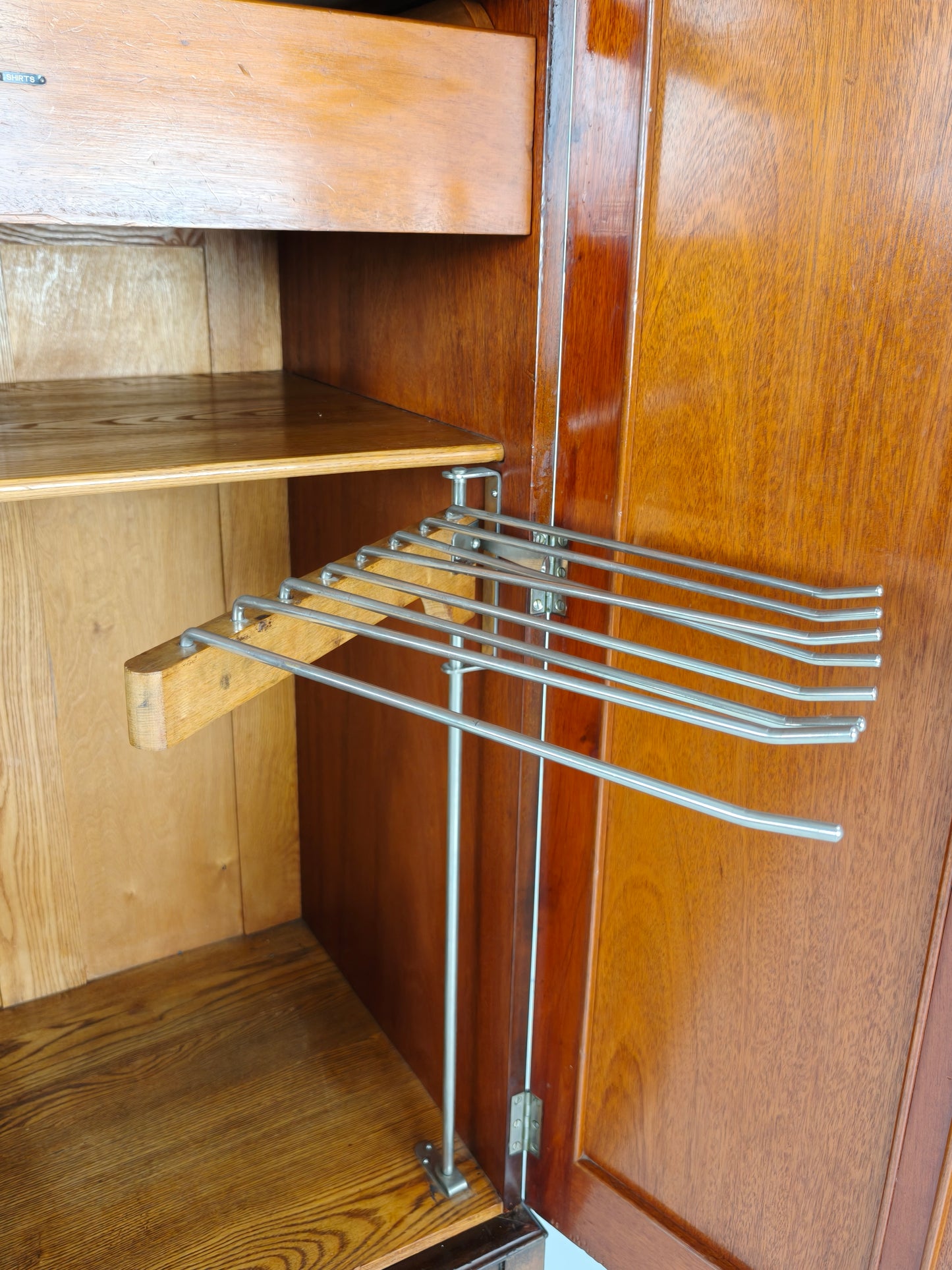 Art Deco English Gentleman’s Wardrobe – AW-Lyn, ca. 1920–1930