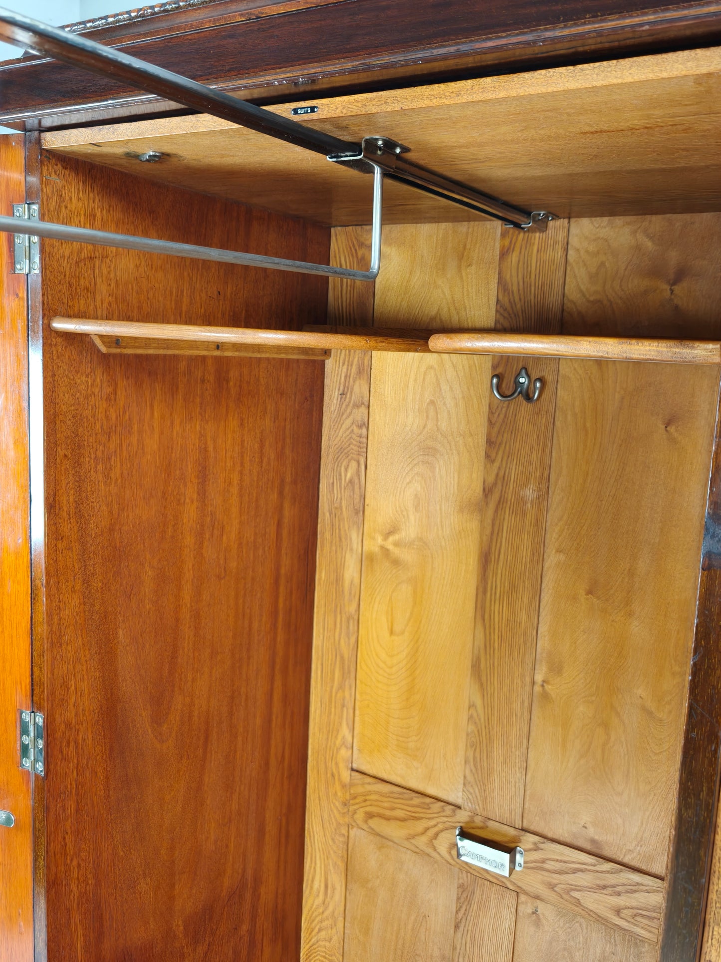 Art Deco English Gentleman’s Wardrobe – AW-Lyn, ca. 1920–1930
