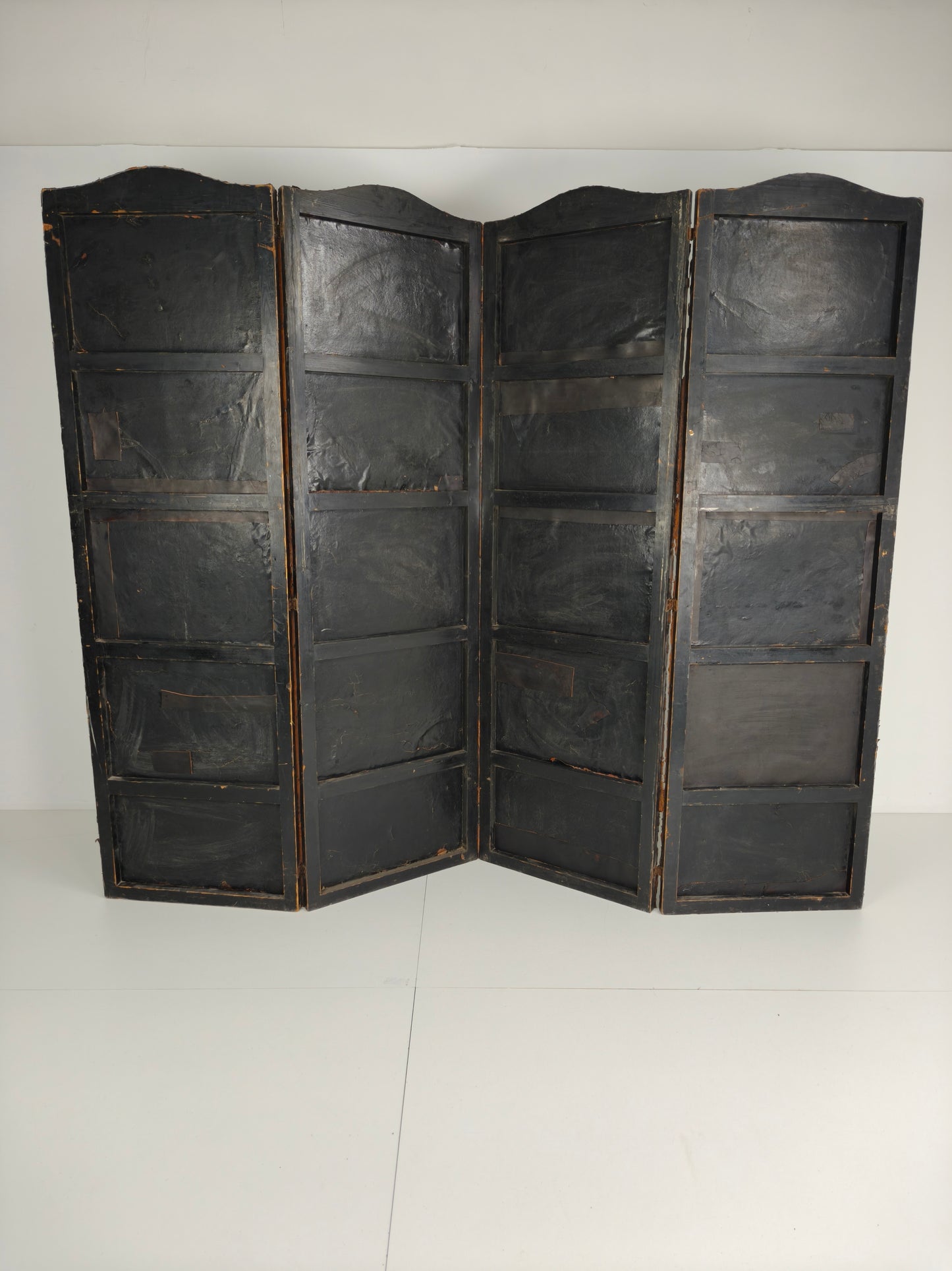 Late 18th-Century Belgian Embossed Leather Folding Screen – After Daniel Marot