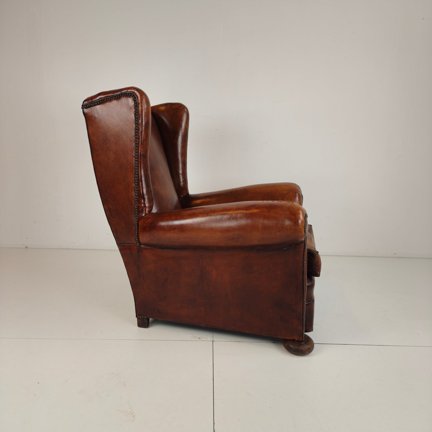 English Leather Armchair – Fine Quality & Great Comfort