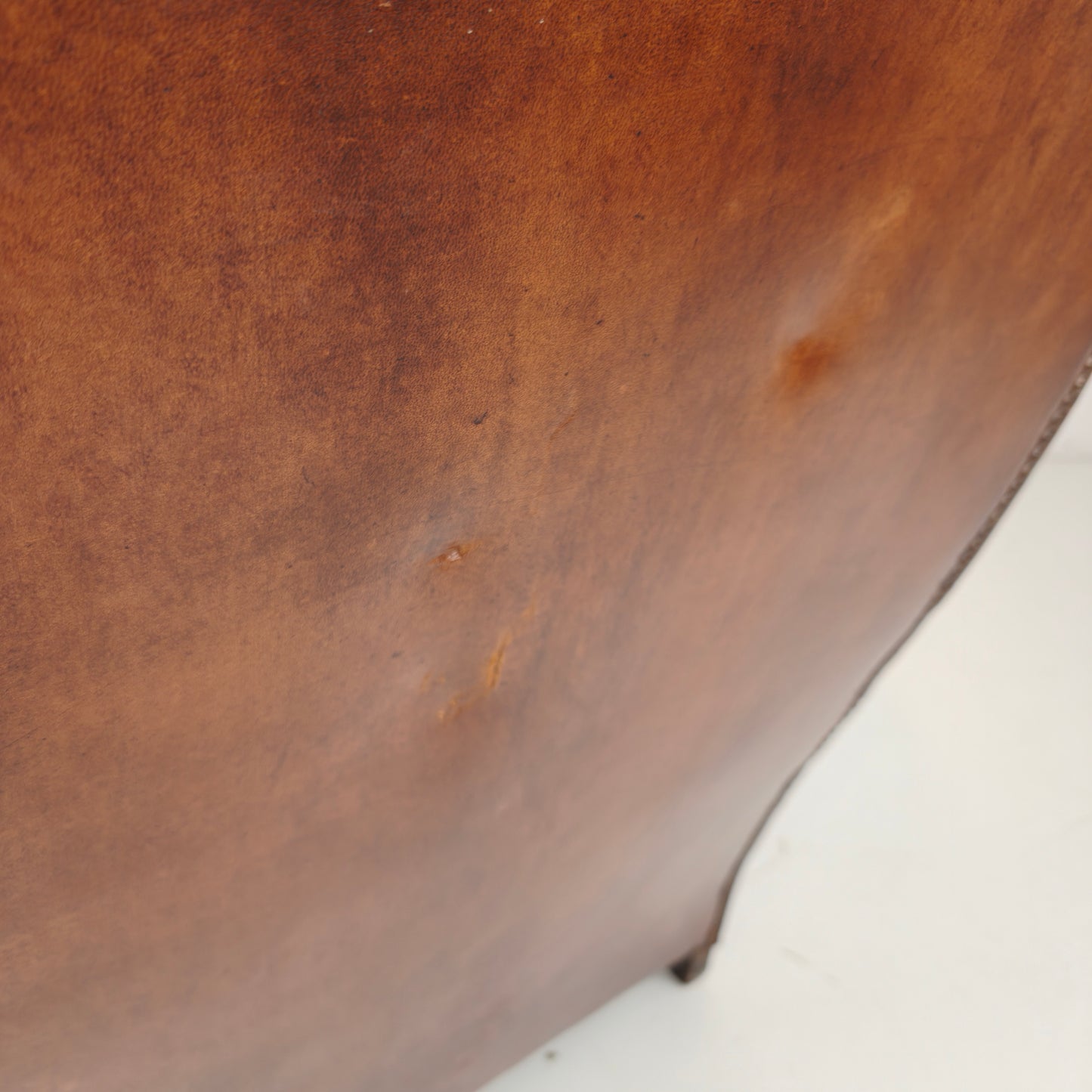 English Leather Armchair – Fine Quality & Great Comfort