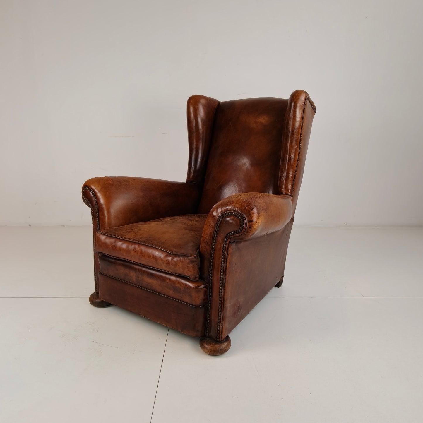 English Leather Armchair – Fine Quality & Great Comfort