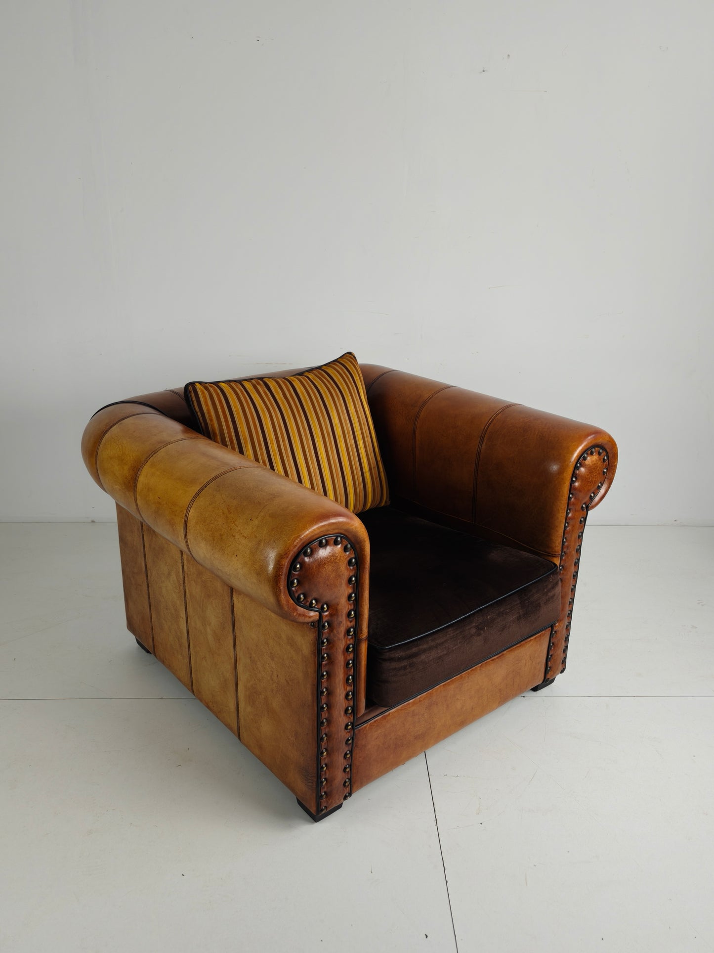Luxury XL Lounge Armchair in Sheepskin – by Lounge Atelier
