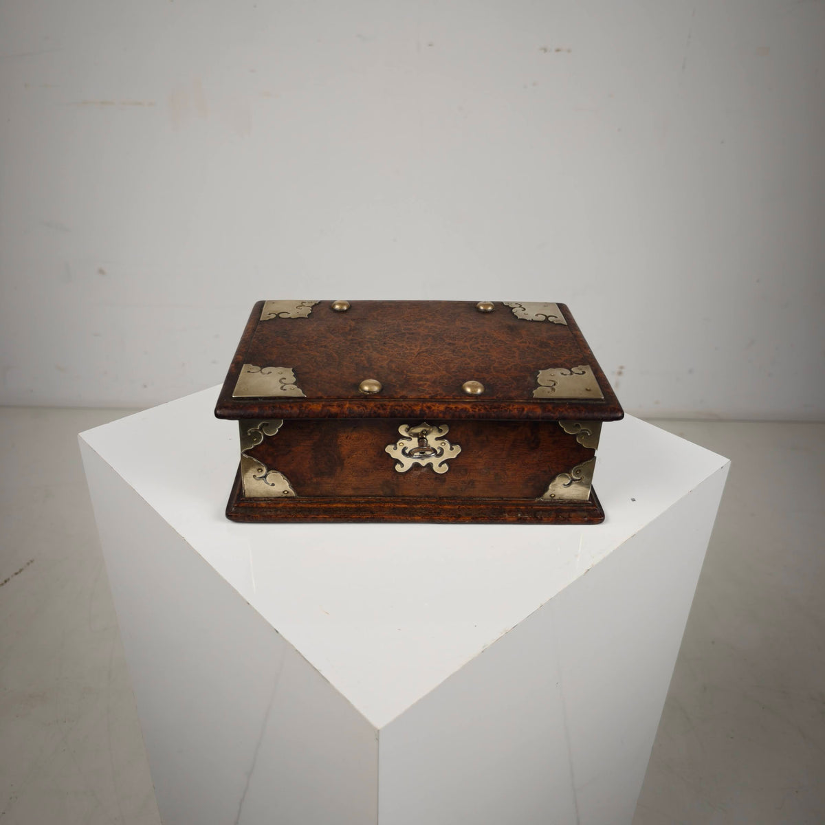 Early 18th Century Dutch Colonial Solid Amboyna Wood Casket, Batavia Early 18th Century Dutch Colonial Solid Amboyna Wood Casket, Batavia