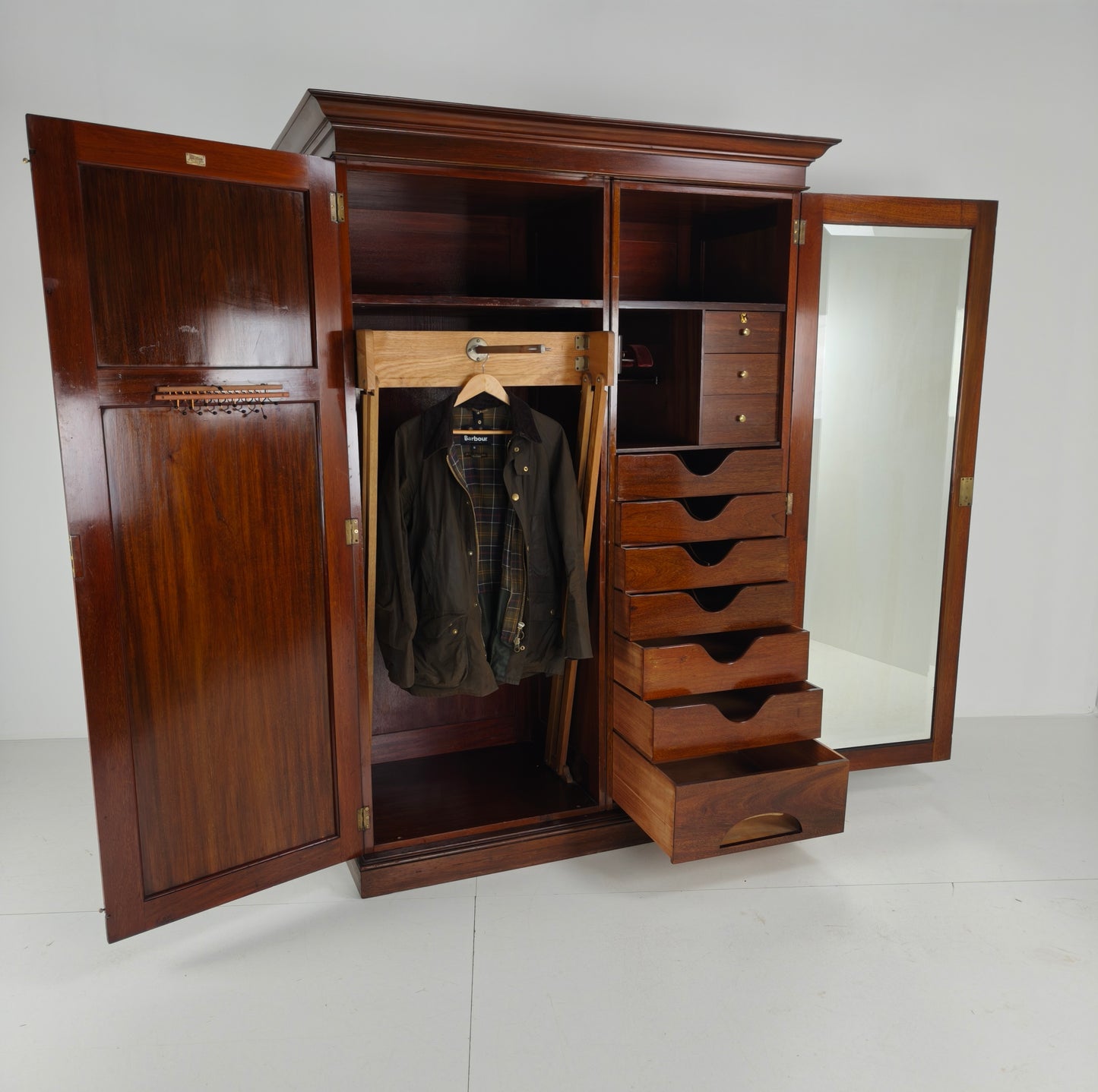 Exquisite English Mahogany Wardrobe from 1904 – the Innovation Trade-Mark, 16 New Bond Street, London