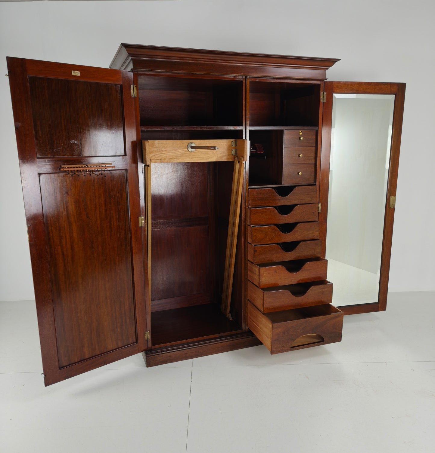 Exquisite English Mahogany Wardrobe from 1904 – the Innovation Trade-Mark, 16 New Bond Street, London