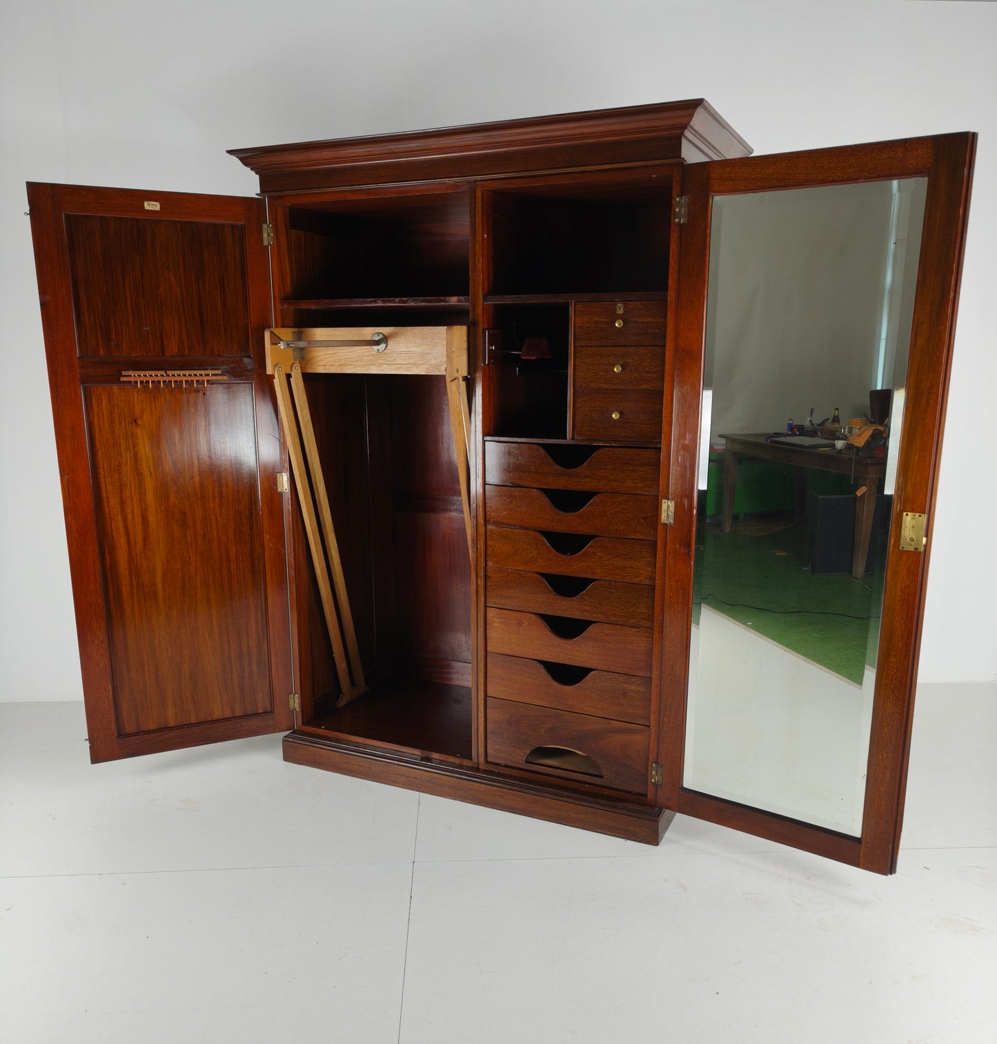 Exquisite English Mahogany Wardrobe from 1904 – the Innovation Trade-Mark, 16 New Bond Street, London