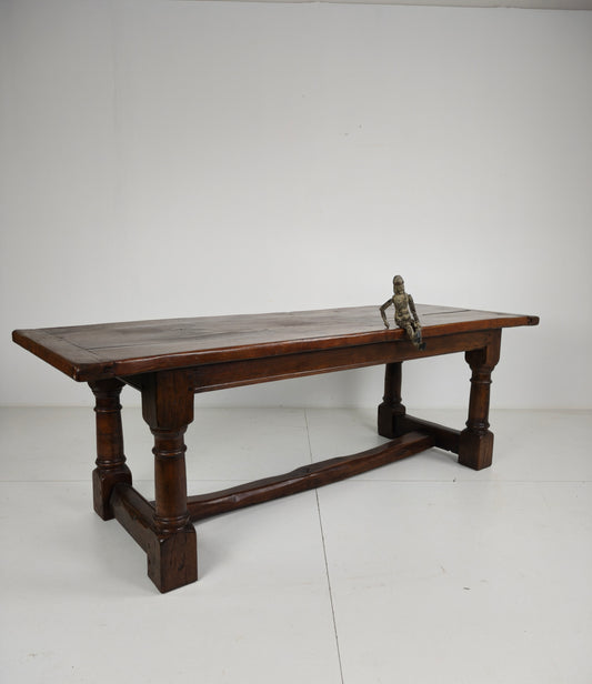 Solid English Oak Dining Table – 20th Century with Beautiful Grain & Patina
