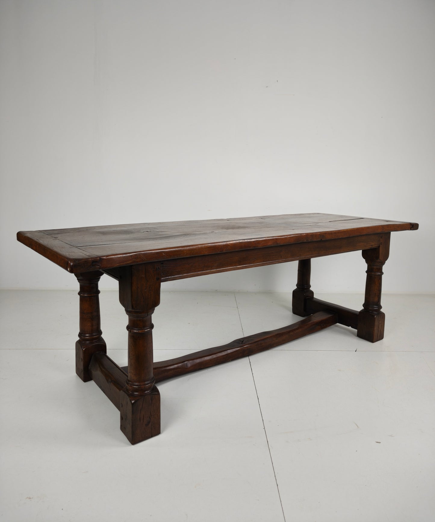 Solid English Oak Dining Table – 20th Century with Beautiful Grain & Patina
