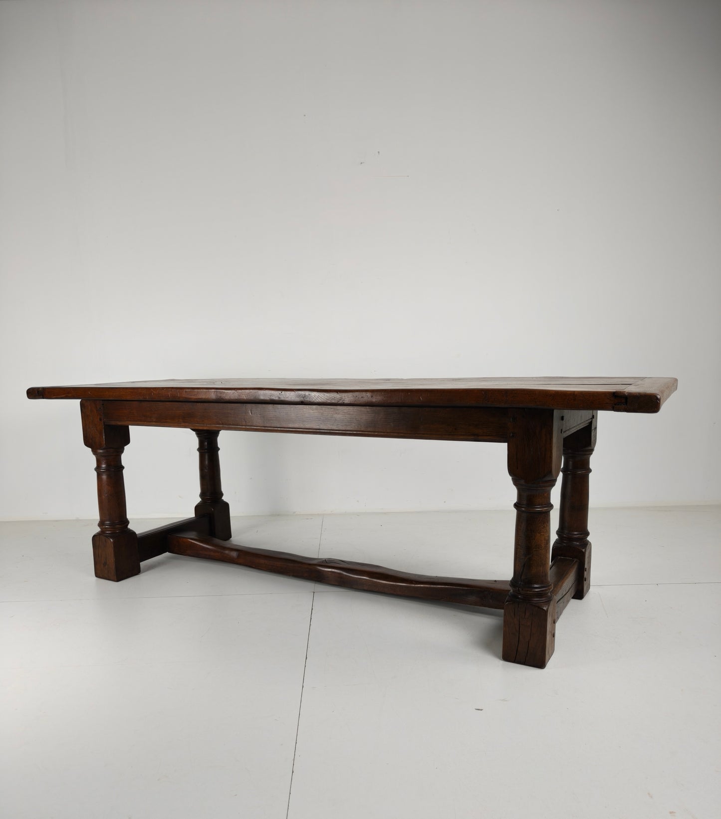 Solid English Oak Dining Table – 20th Century with Beautiful Grain & Patina