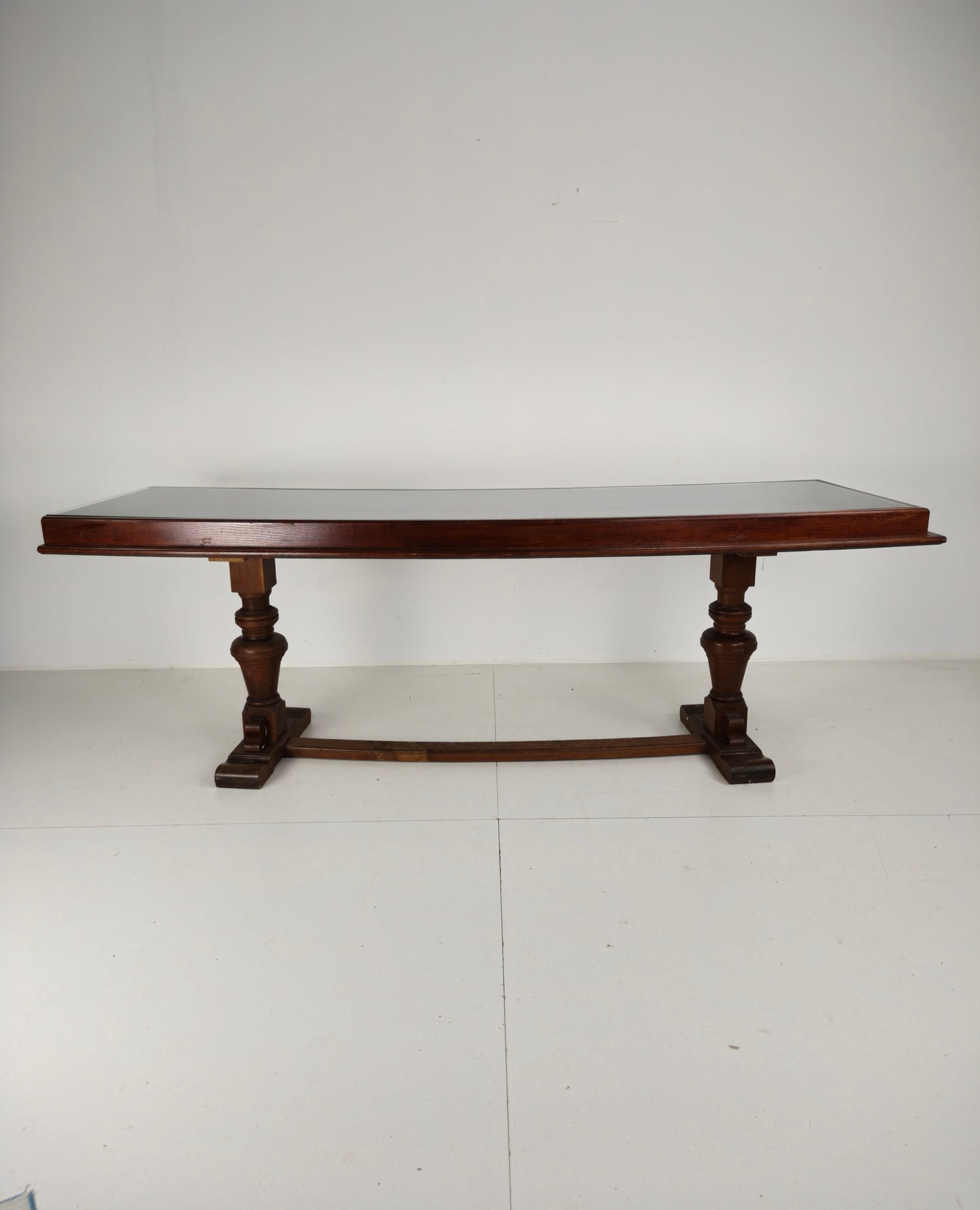 Solid English Oak Dining Table – 20th Century with Beautiful Grain & Patina