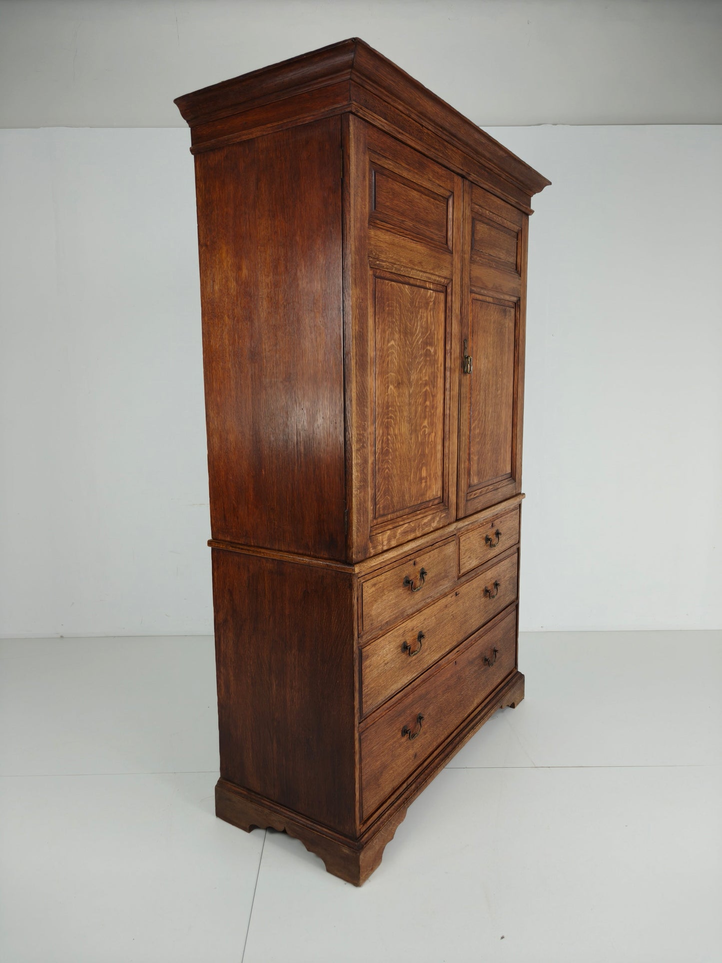 Antique Howard & Son’s Berners Street Linen Press Wardrobe – Light Oak, 19th Century Antique Howard & Son’s Berners Street Linen Press Wardrobe – Light Oak, 19th Century