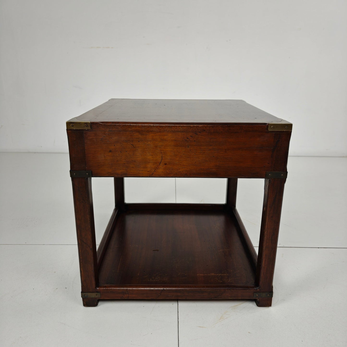 Antique Military Campaign Side Table / End Lamp Table – Brass Details – c.1900–1920 Antique Military Campaign Side Table / End Lamp Table – Brass Details – c.1900–1920