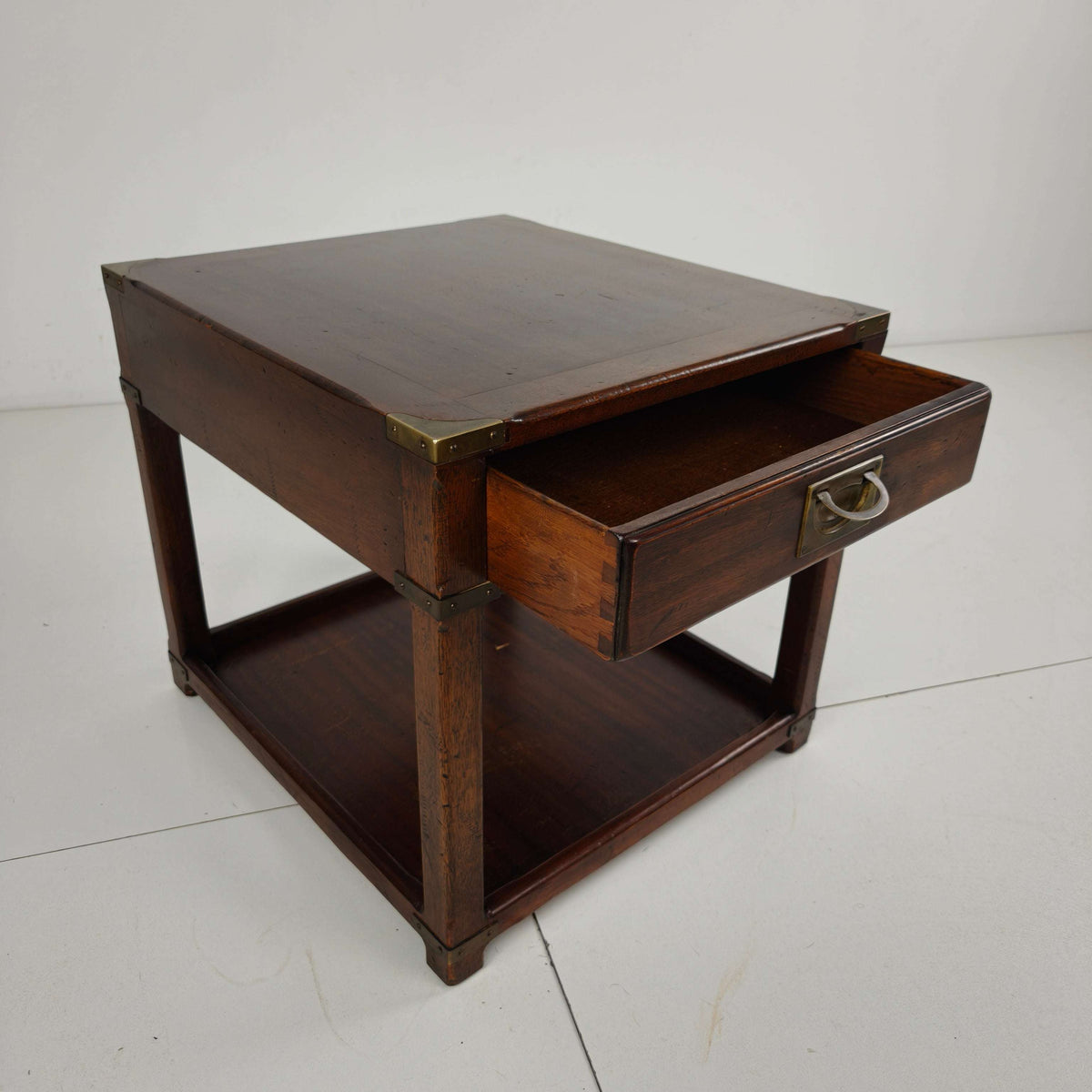 Antique Military Campaign Side Table / End Lamp Table – Brass Details – c.1900–1920 Antique Military Campaign Side Table / End Lamp Table – Brass Details – c.1900–1920