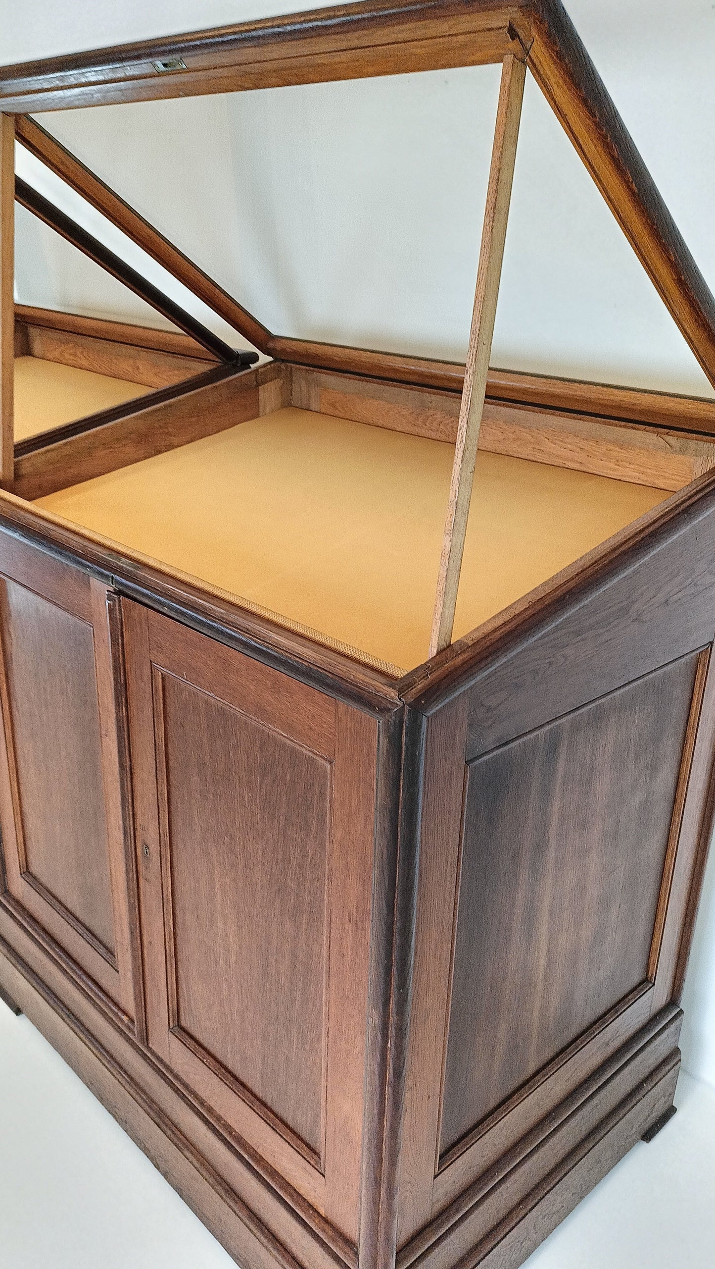 Antique Wooden Museum Display Cabinet Antique Wooden Museum Display Cabinet
