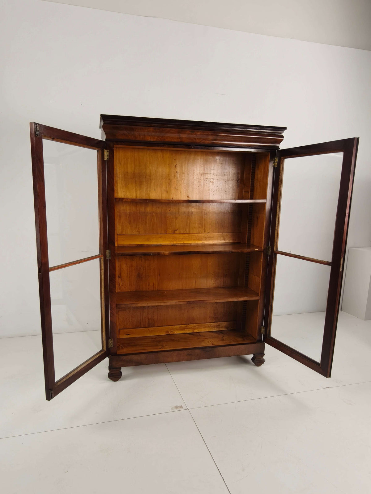 Beautiful 19th Century Biedermeier Bookcase – Walnut, Original Antique Glass Beautiful 19th Century Biedermeier Bookcase – Walnut, Original Antique Glass