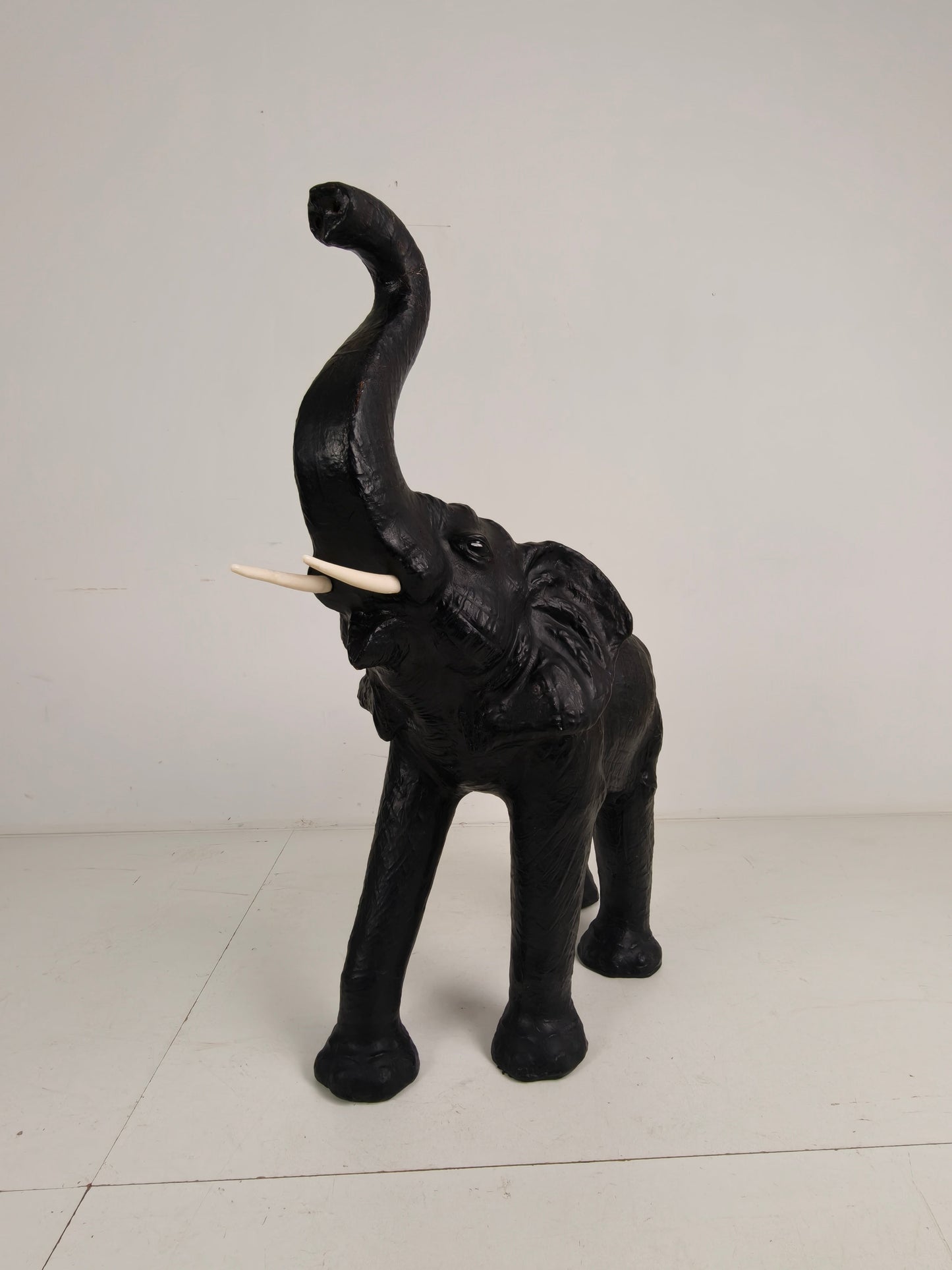 Extra Large Leather Elephant Sculpture 130 cm – ca. 1950 Extra Large Leather Elephant Sculpture 130 cm – ca. 1950