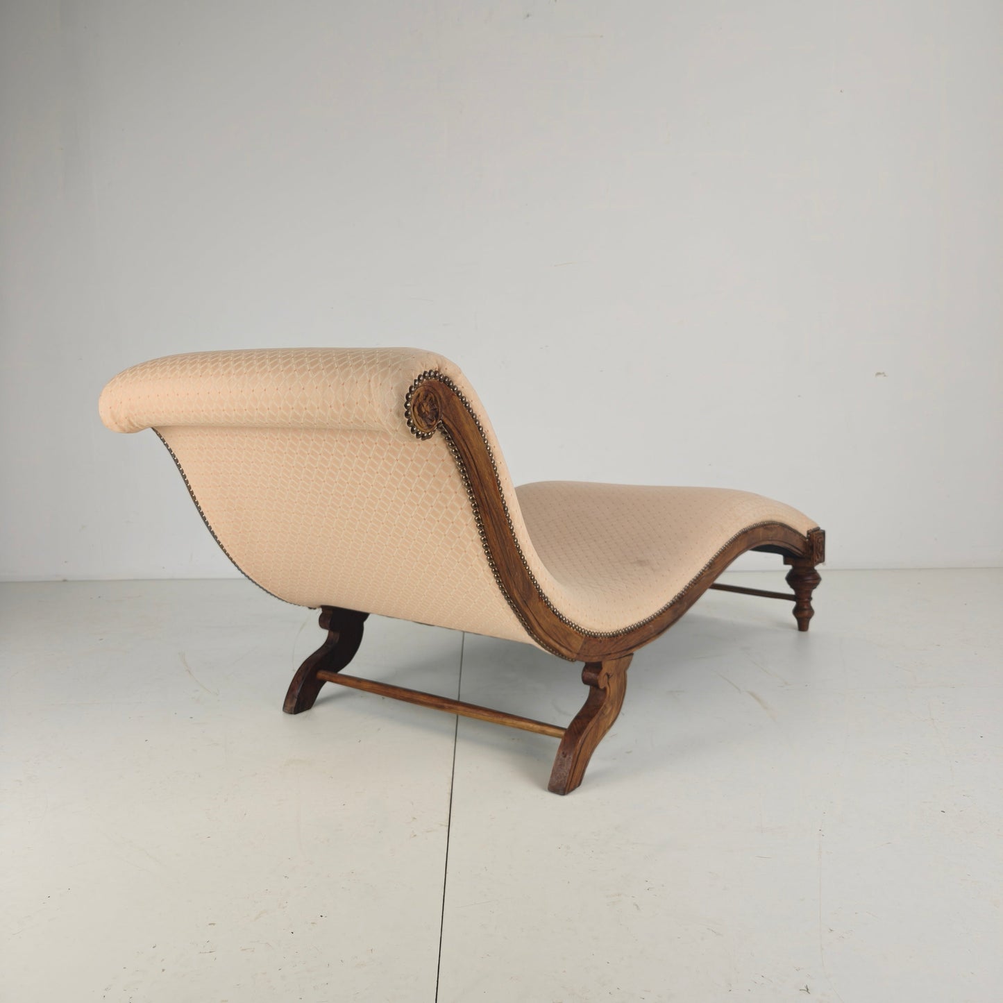 Late 19th Century Antique Chaise Longue / Daybed – England Late 19th Century Antique Chaise Longue / Daybed – England