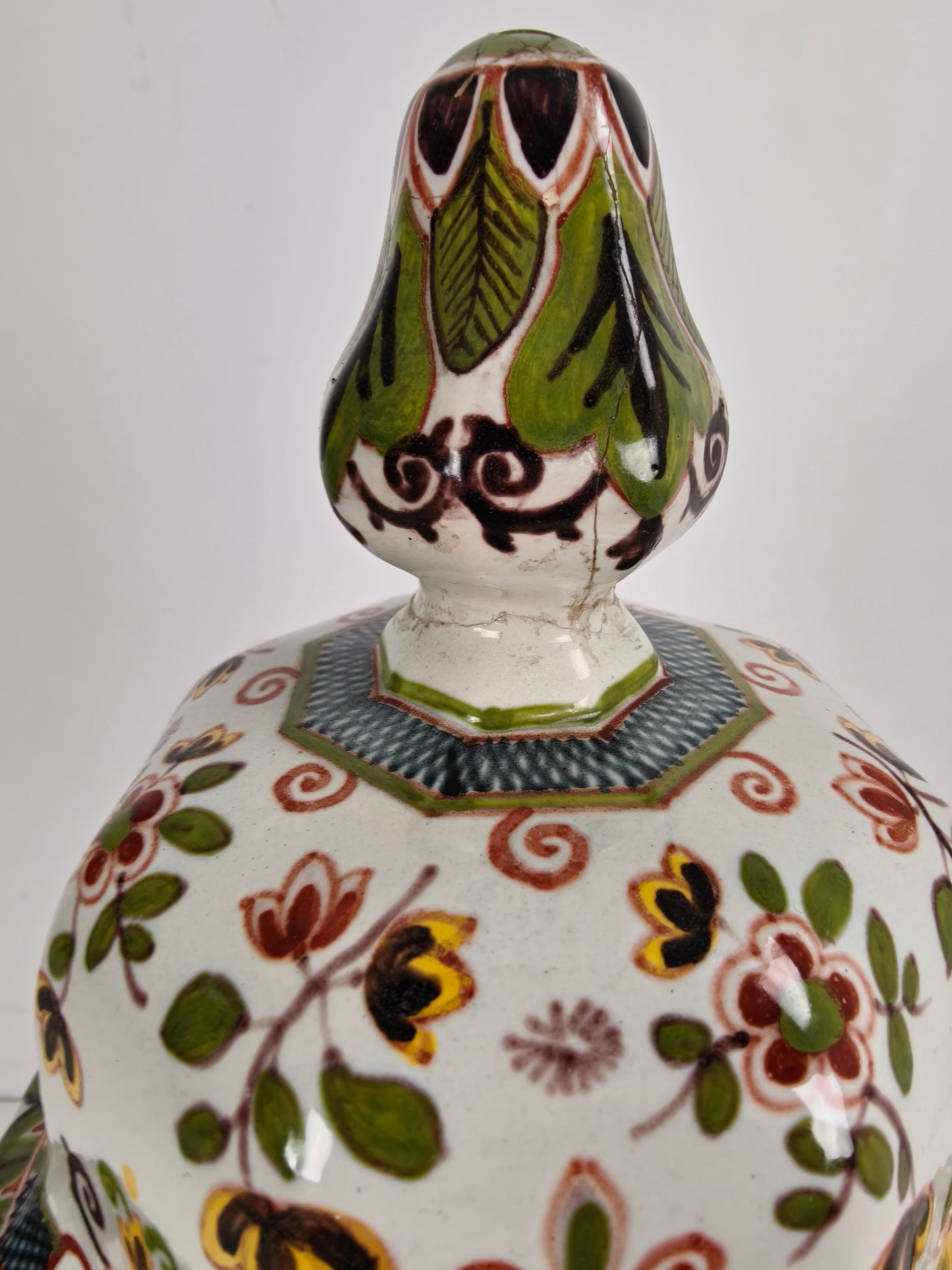Makkum Tichelaar Lidded Pot, Hand-Painted Porcelain – Dutch Makkum Tichelaar Lidded Pot, Hand-Painted Porcelain – Dutch