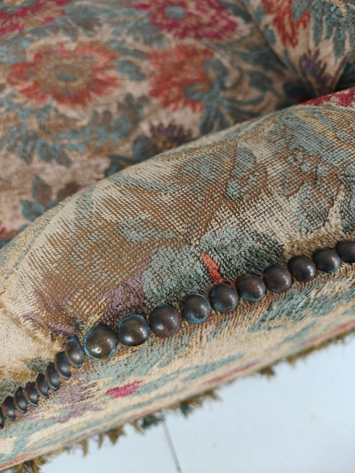 Os de Mouton Sofa in Tapestry – Country House Style, 19th Century (ca. 1820)