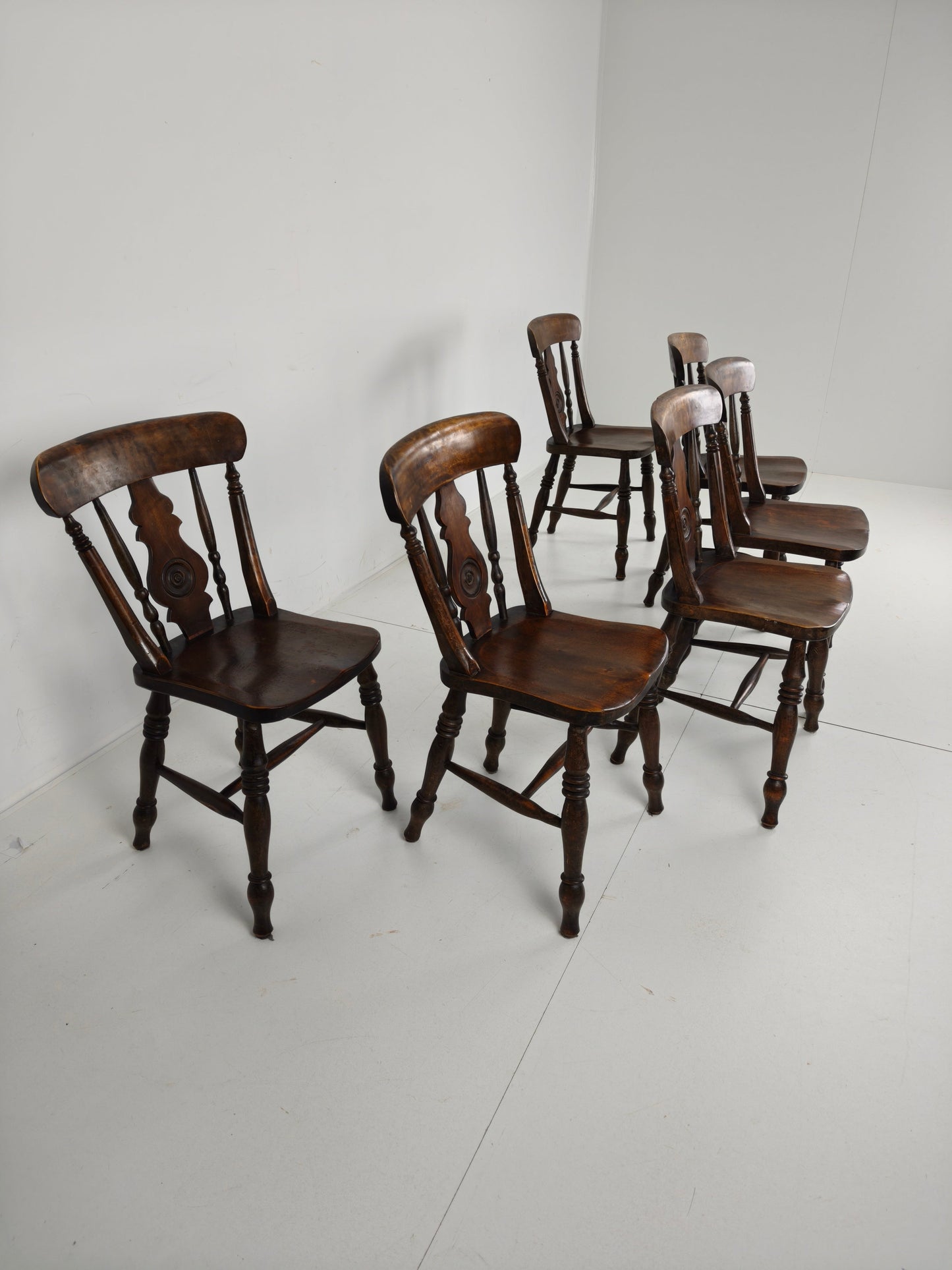 Set of 6 English Antique Farmhouse Dining Chairs – 19th Century Bullseye Back Set of 6 English Antique Farmhouse Dining Chairs – 19th Century Bullseye Back