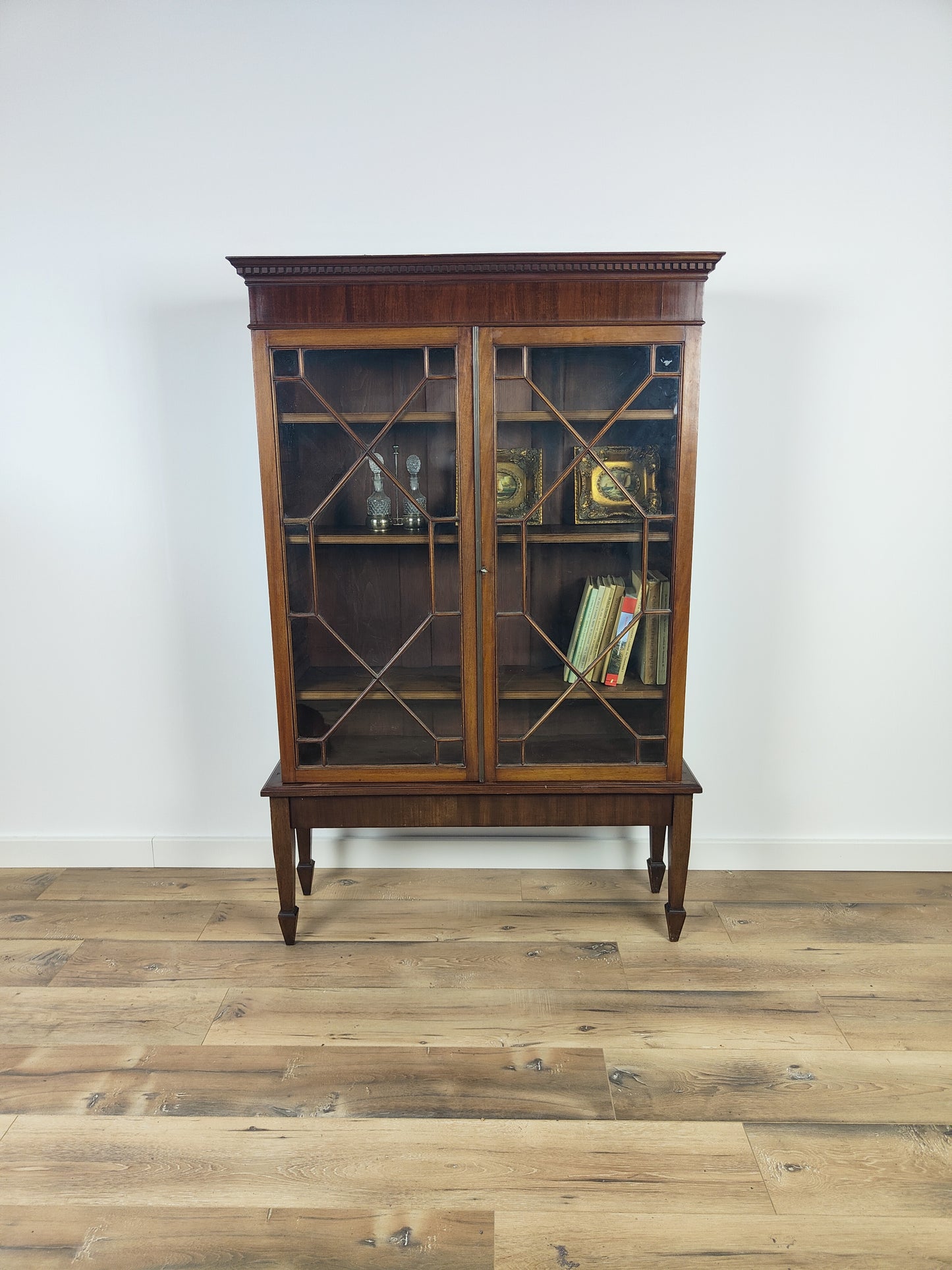 English Display Cabinet 1900