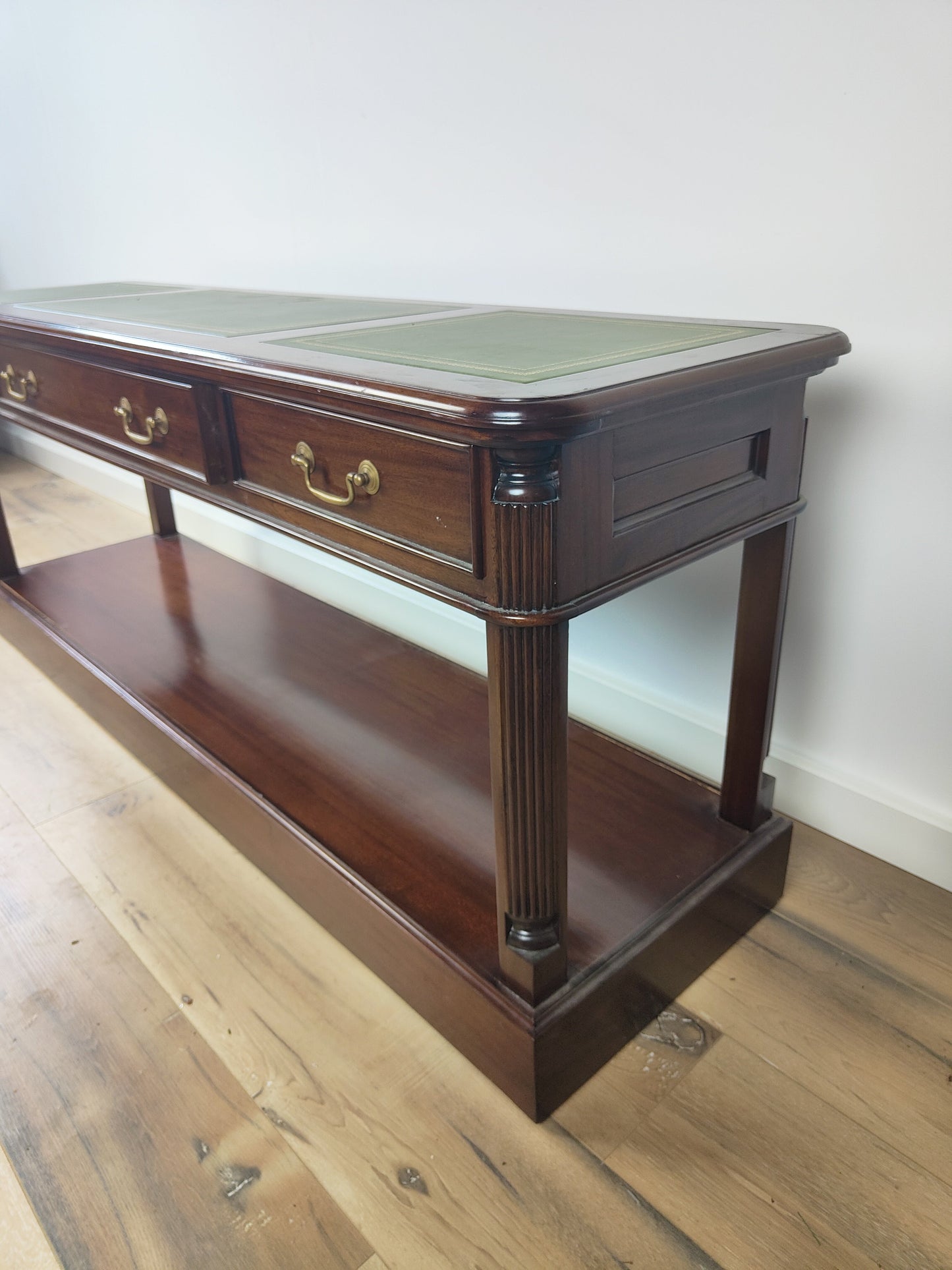 Mahongany Wooden Side Table/English Chesterfield Mahongany Wooden Side Table/English Chesterfield